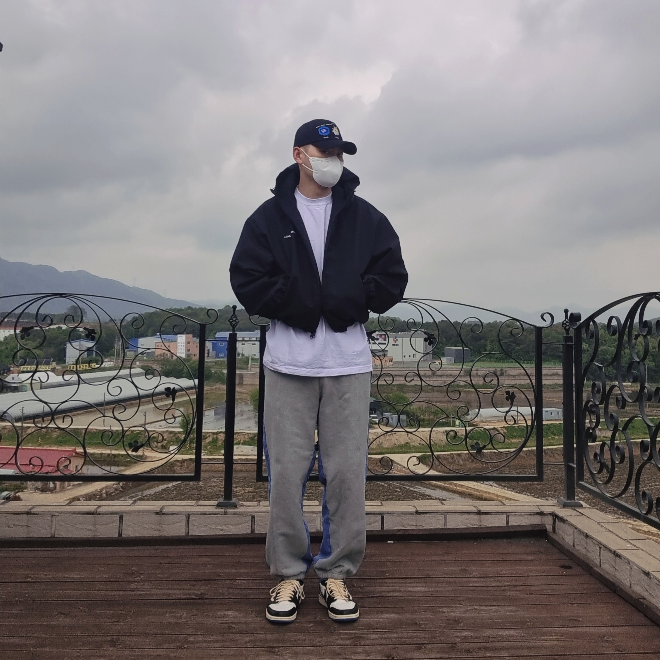 Jordan 1 x Travis Scott x Fragment Retro Low OG SP Military Blue 착용 스타일 - 2