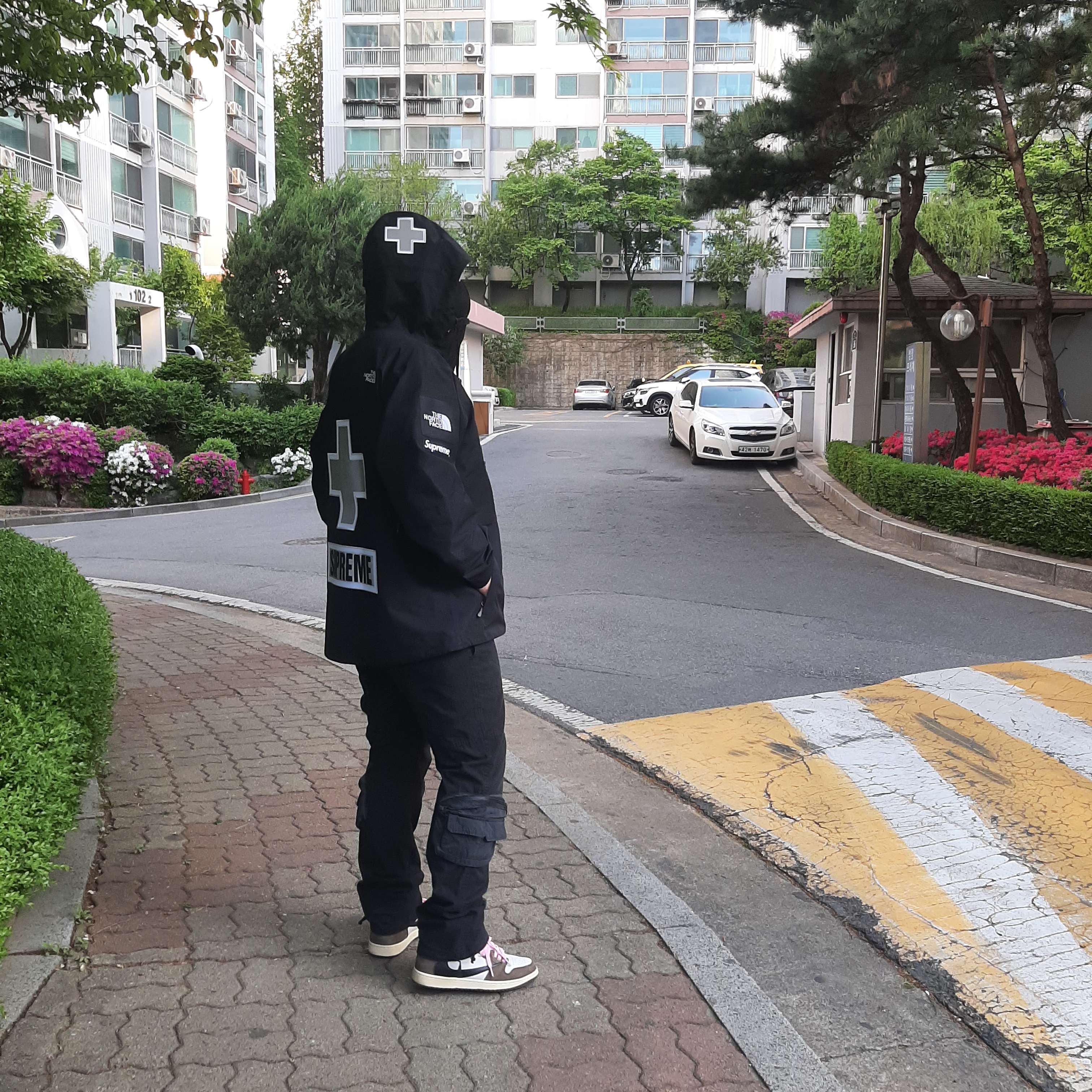 Supreme x The North Face Summit Series Rescue Mountain Pro Jacket Black - 22SS, Jordan 1 x Travis Scott Retro High OG SP Mocha 착용 스타일
