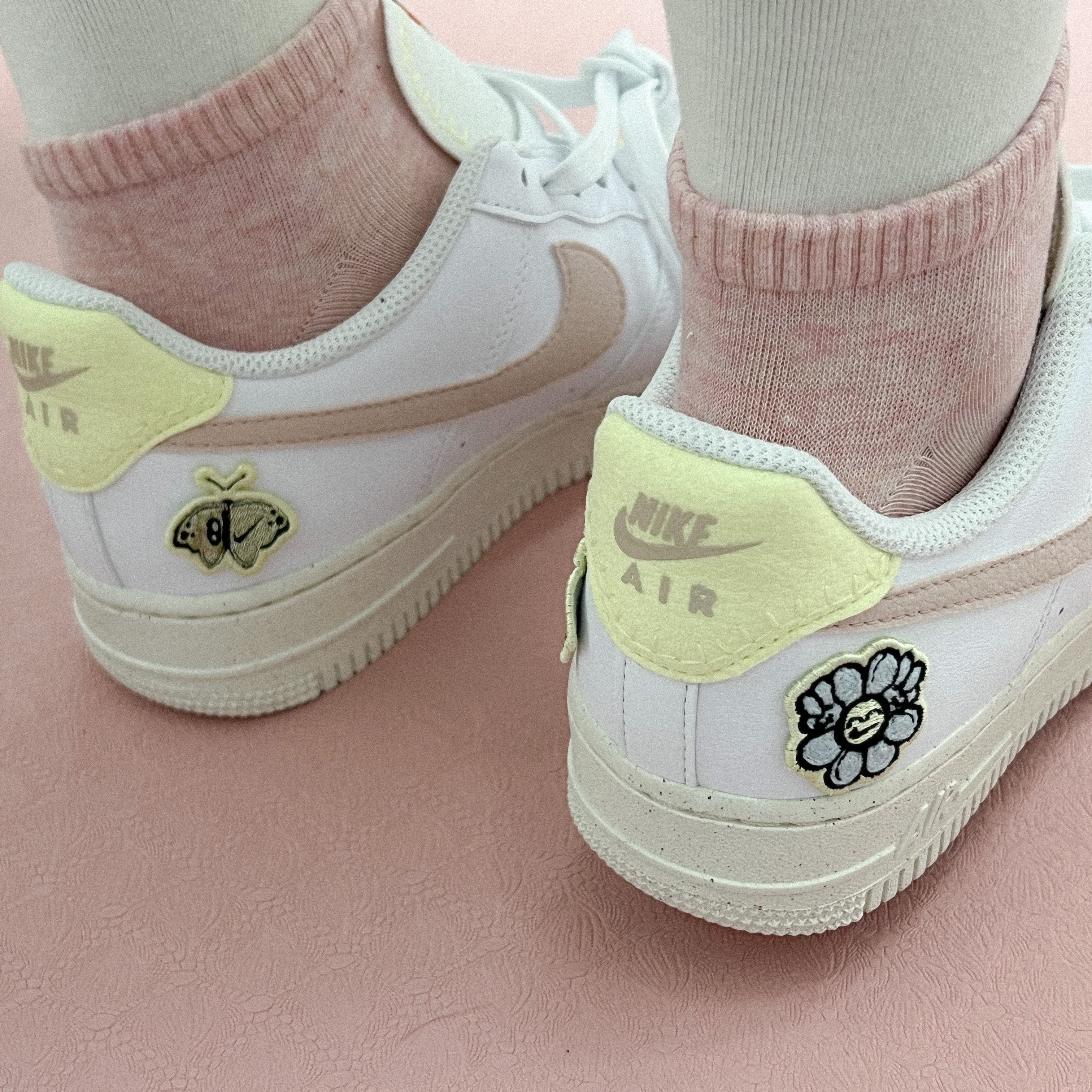 (W) Nike Air Force 1 '07 SE Next Nature White Pink Oxford 착용 스타일 - 3