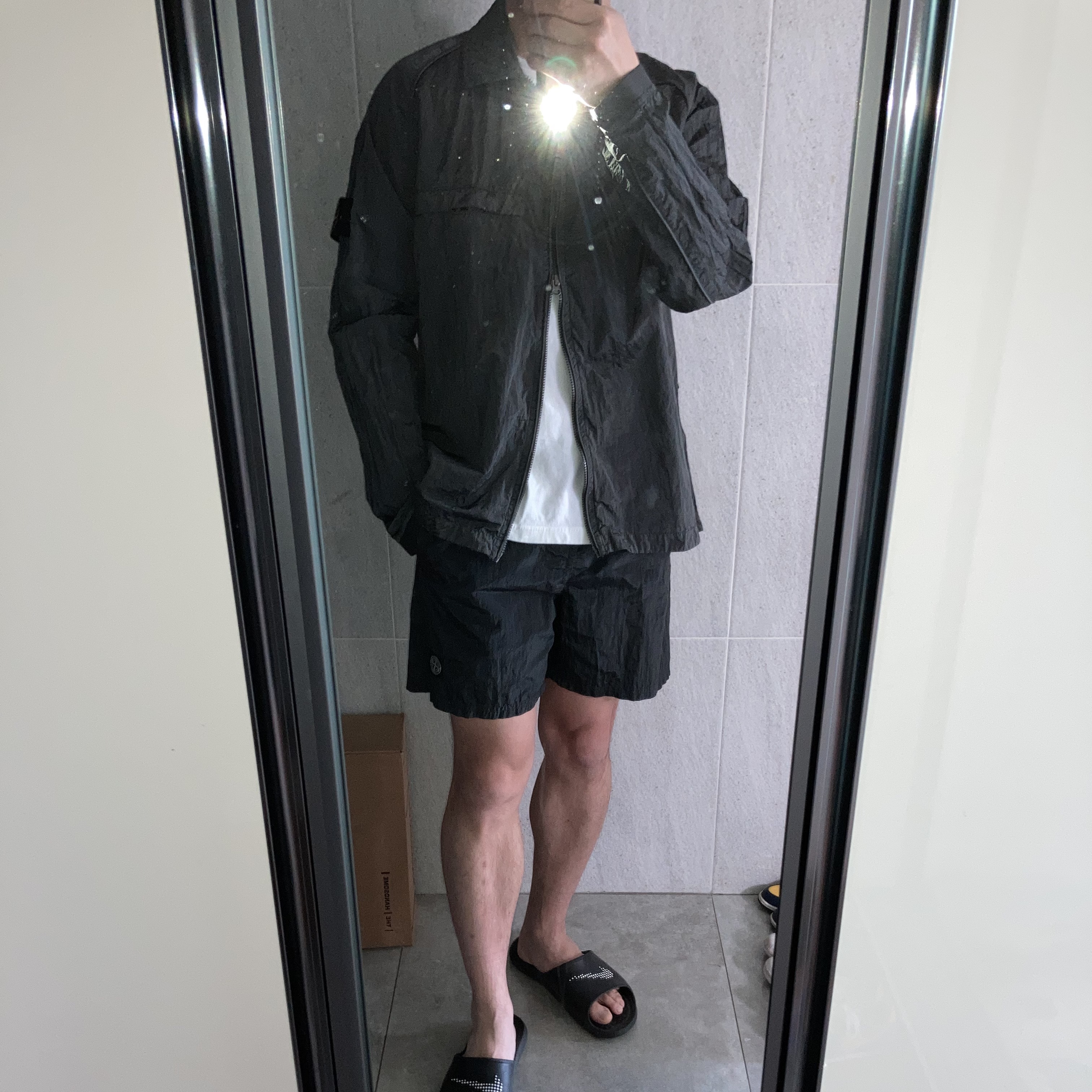 Stone Island 12321 Nylon Metal Garment Dyed Packable Overshirt Dark Grey - 22SS, Stone Island B0943 Nylon Metal Swimming Trunk Dark Grey - 21SS 착용 스타일 - 4
