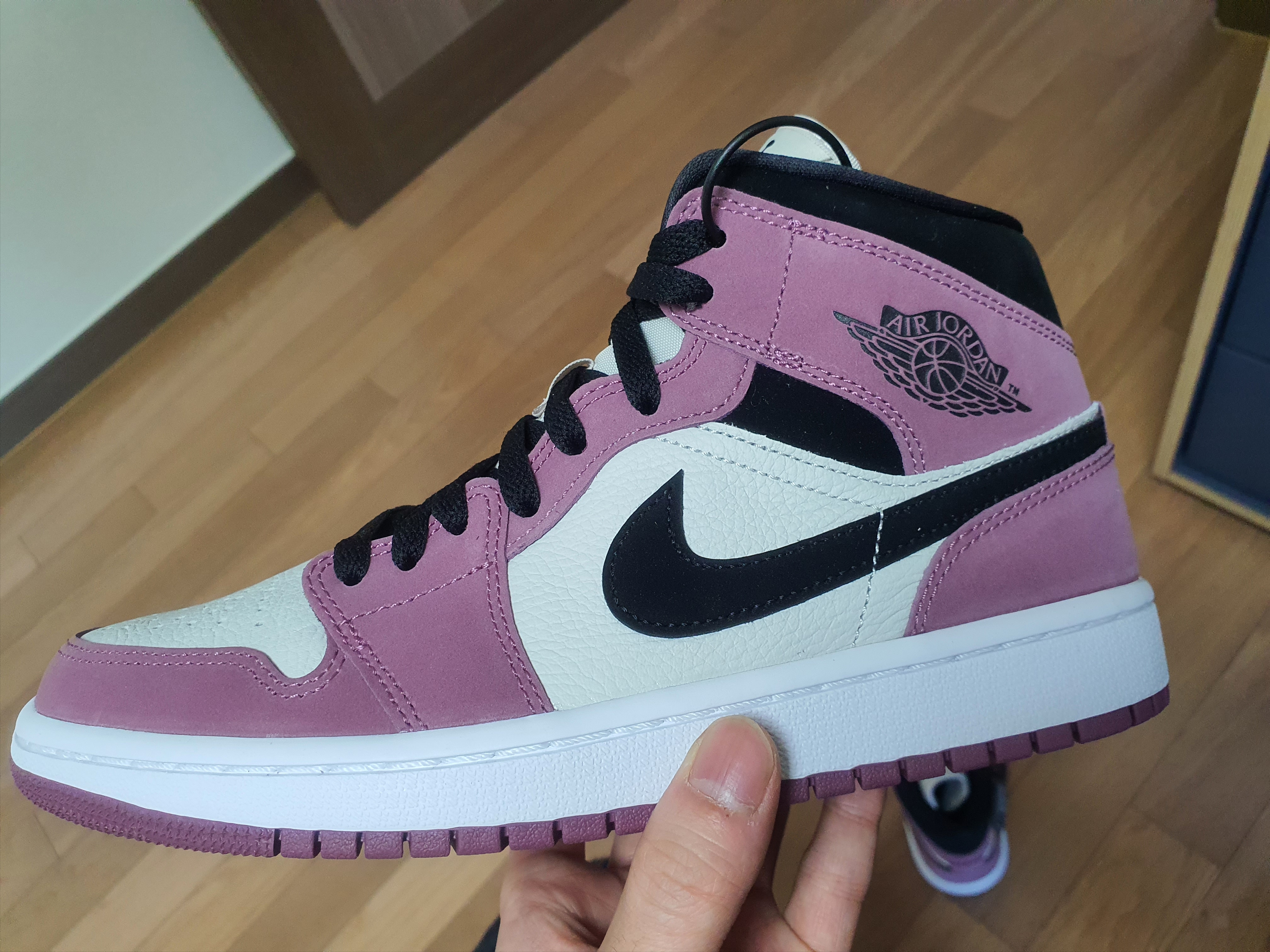 (W) Jordan 1 Mid SE Light Mulberry 착용 스타일 - 2