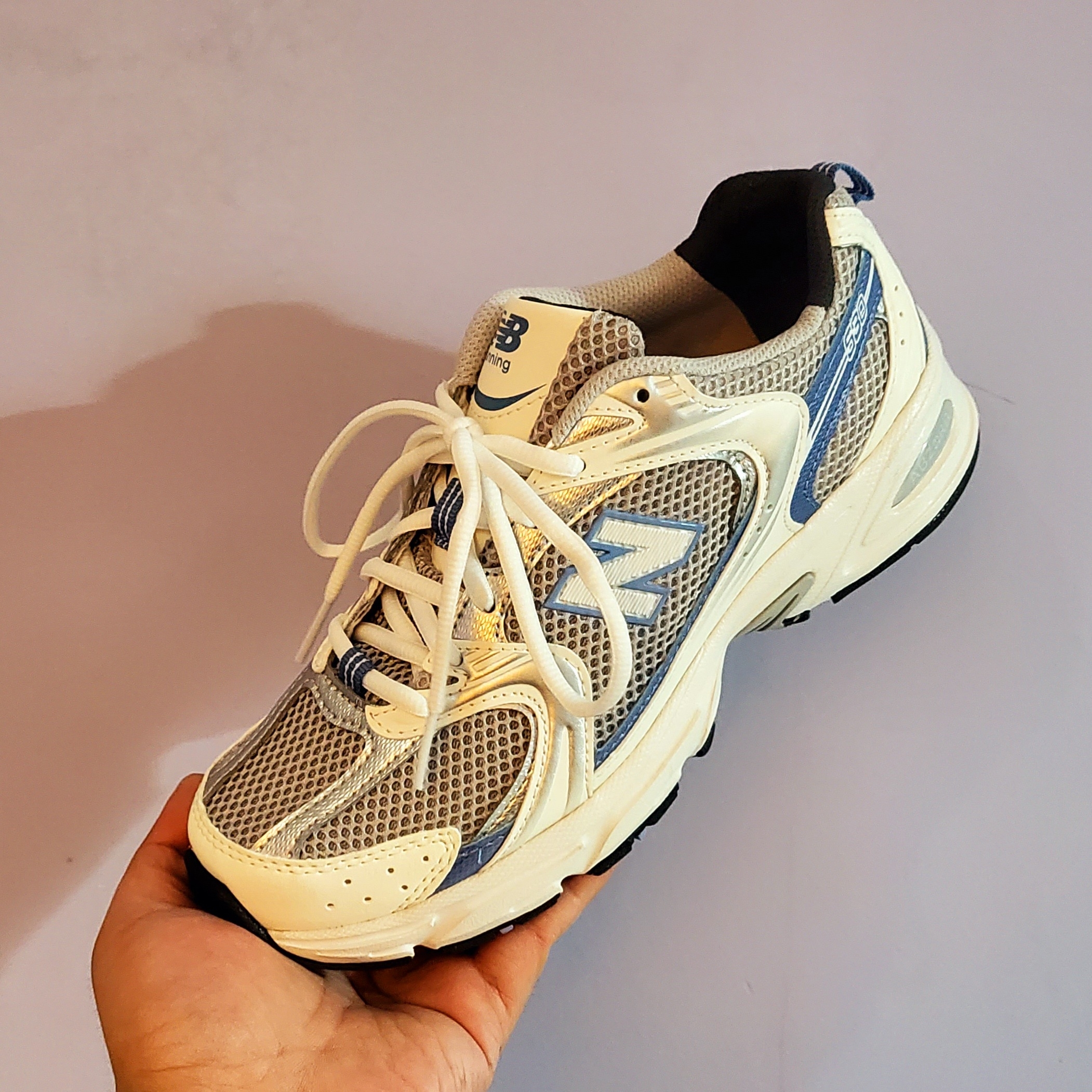 New Balance 530 Steel Blue 착용 스타일 - 1