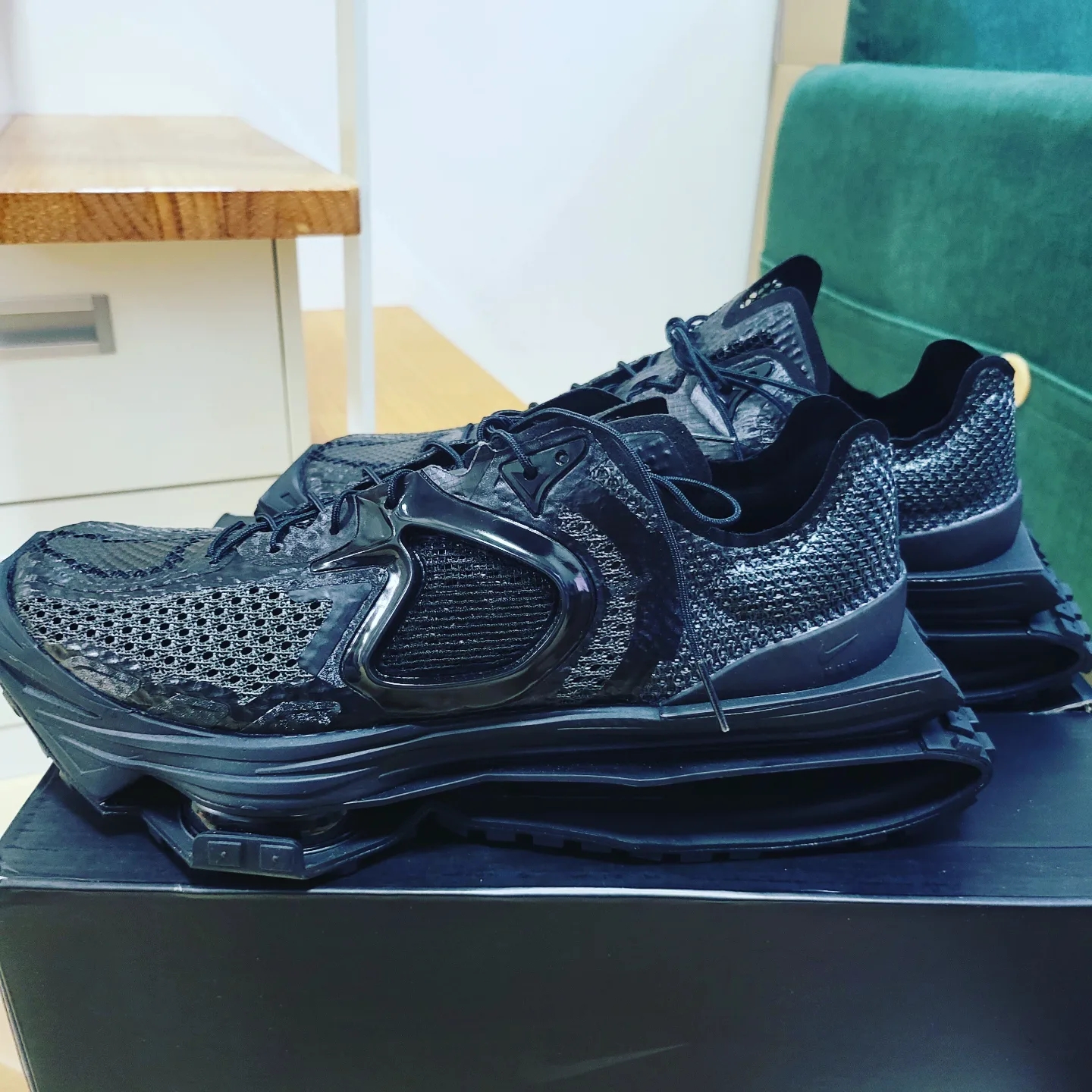 Nike x Matthew M Williams Zoom 004 Triple Black 착용 스타일 - 1
