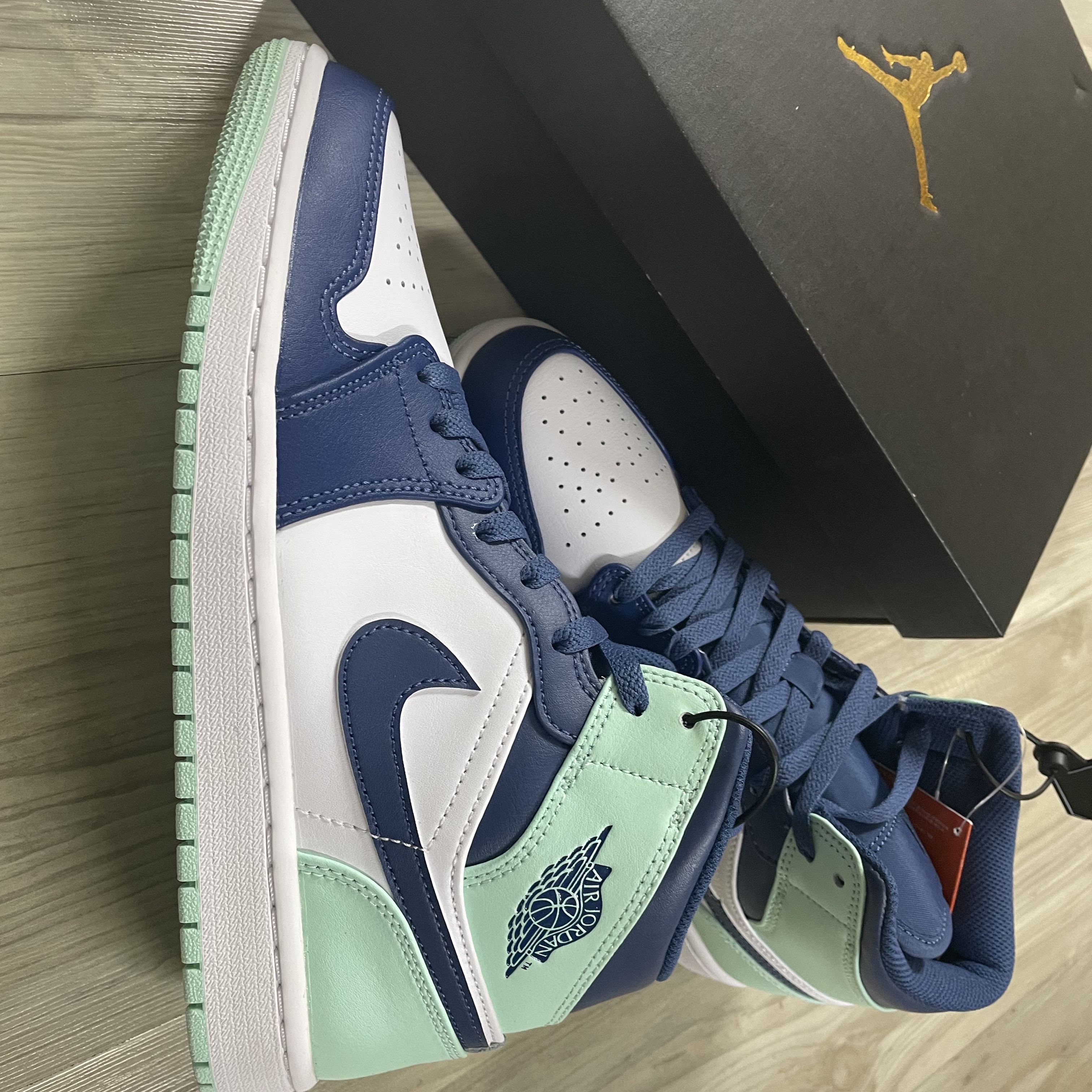 Jordan 1 Mid Blue Mint 착용 스타일 - 3