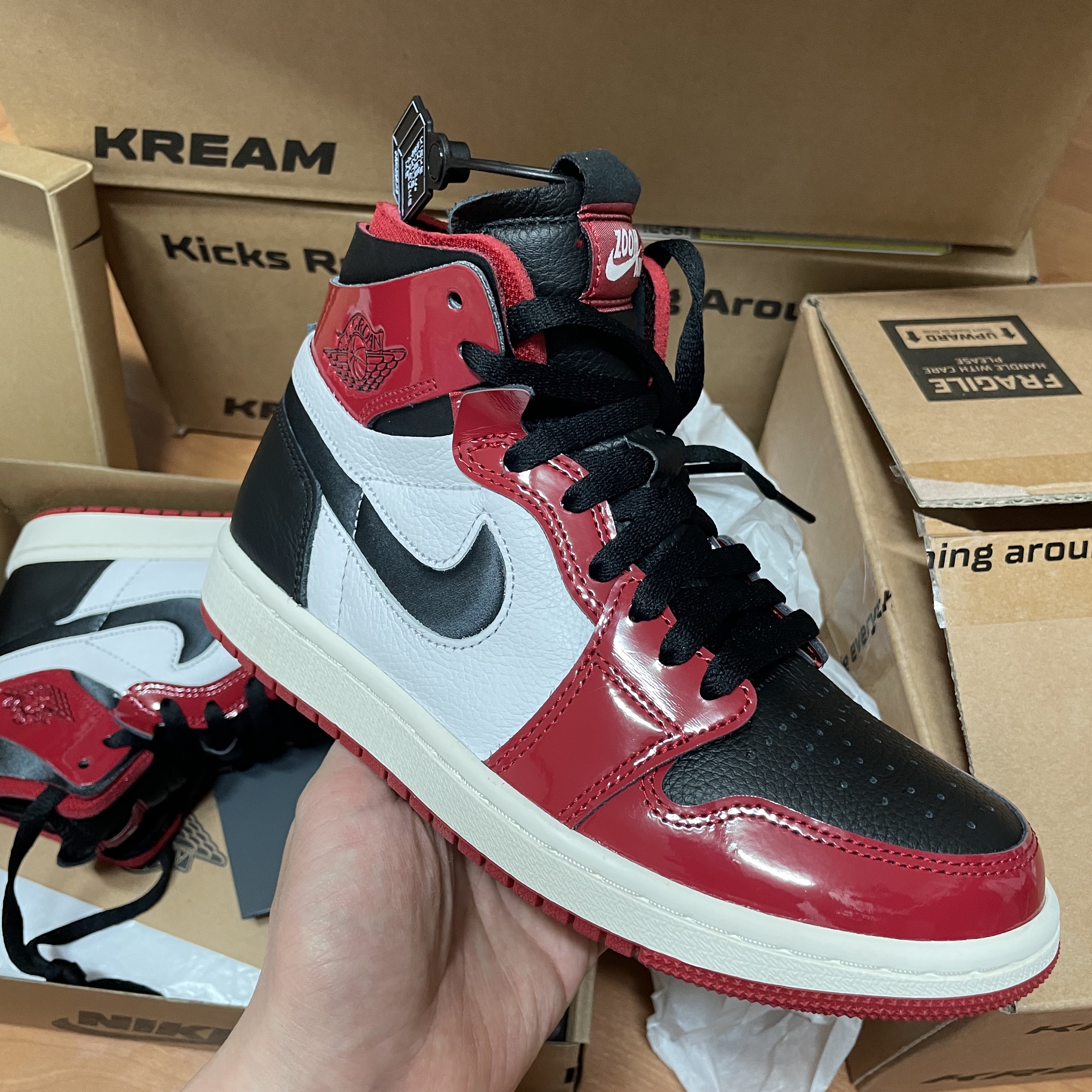 (W) Jordan 1 Zoom Air CMFT Gym Red Black 착용 스타일