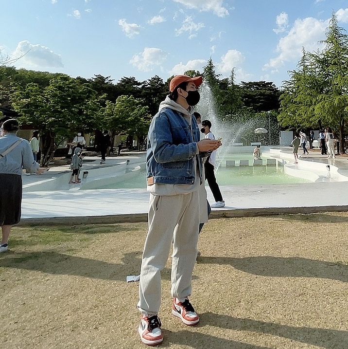 Jordan 1 Low OG Starfish, IAB Studio x Lee Denim Jacket Indigo Indigo Medium 착용 스타일