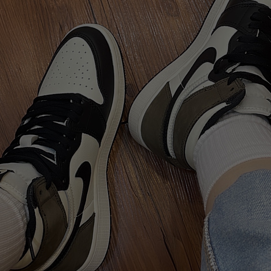 Jordan 1 Retro High OG Black Mocha 착용 스타일
