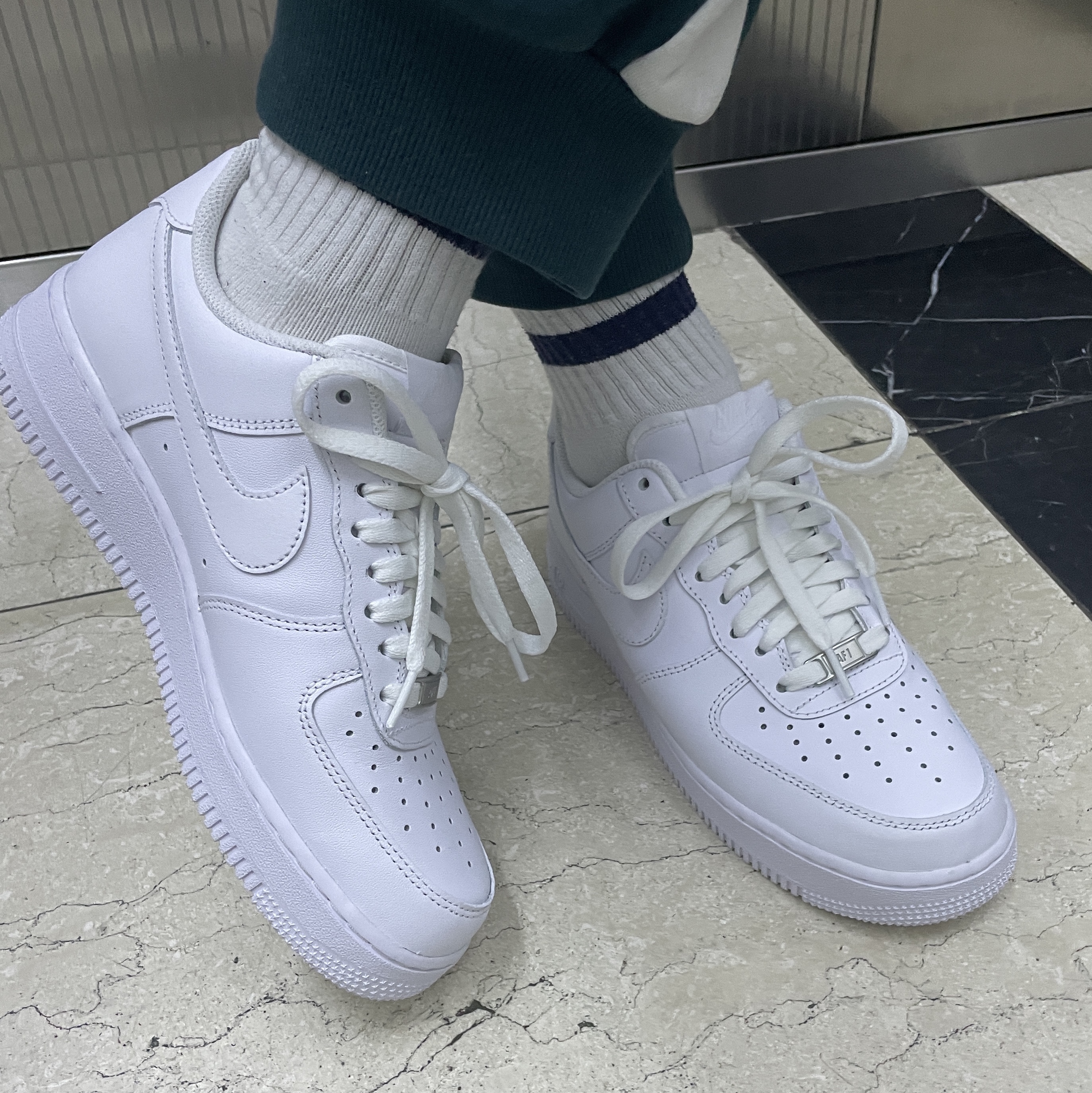 Nike Air Force 1 '07 Low White 착용 스타일 - 1