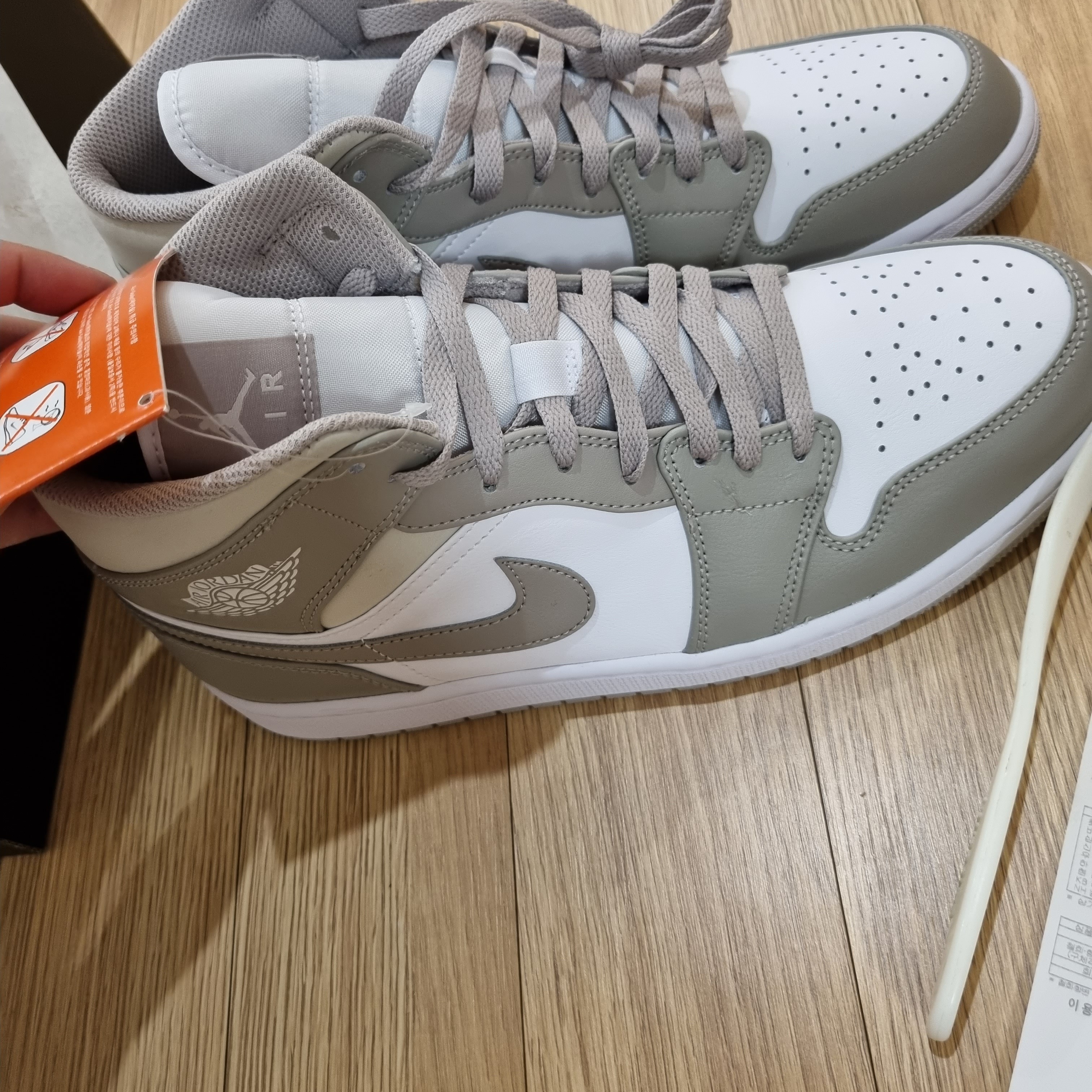 Jordan 1 Mid College Grey 착용 스타일 - 3