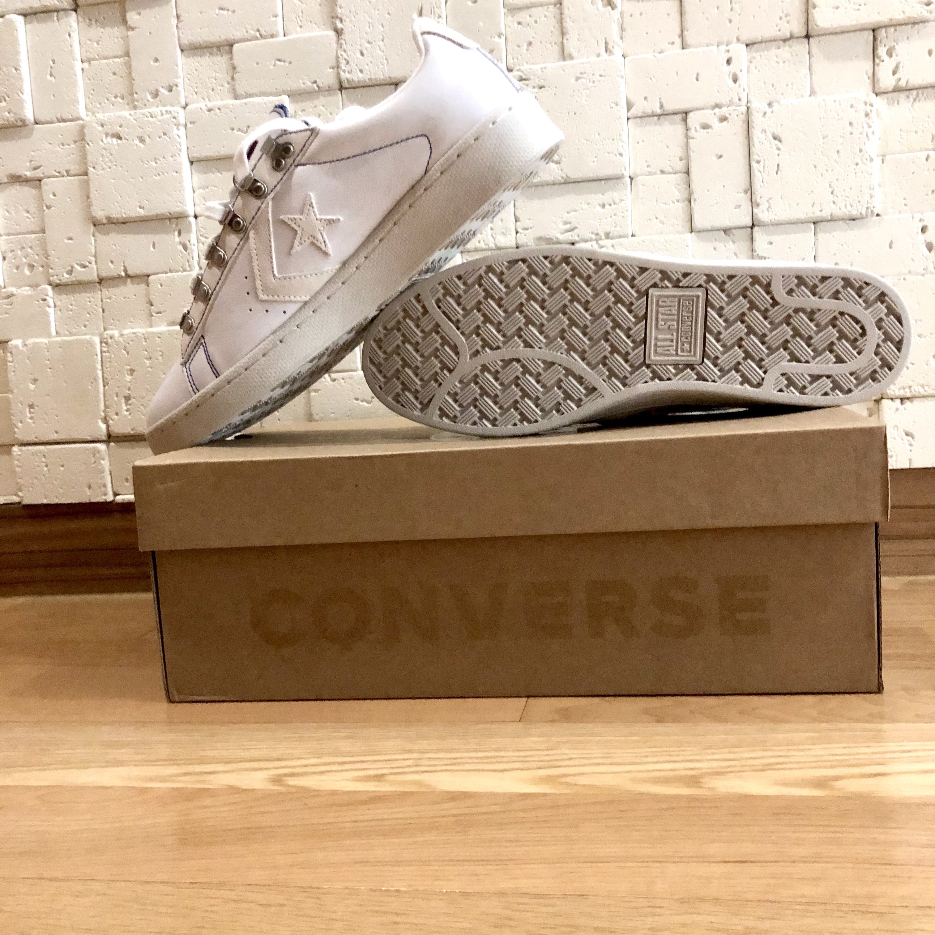 Converse x Pglang Pro Leather White 착용 스타일 - 3