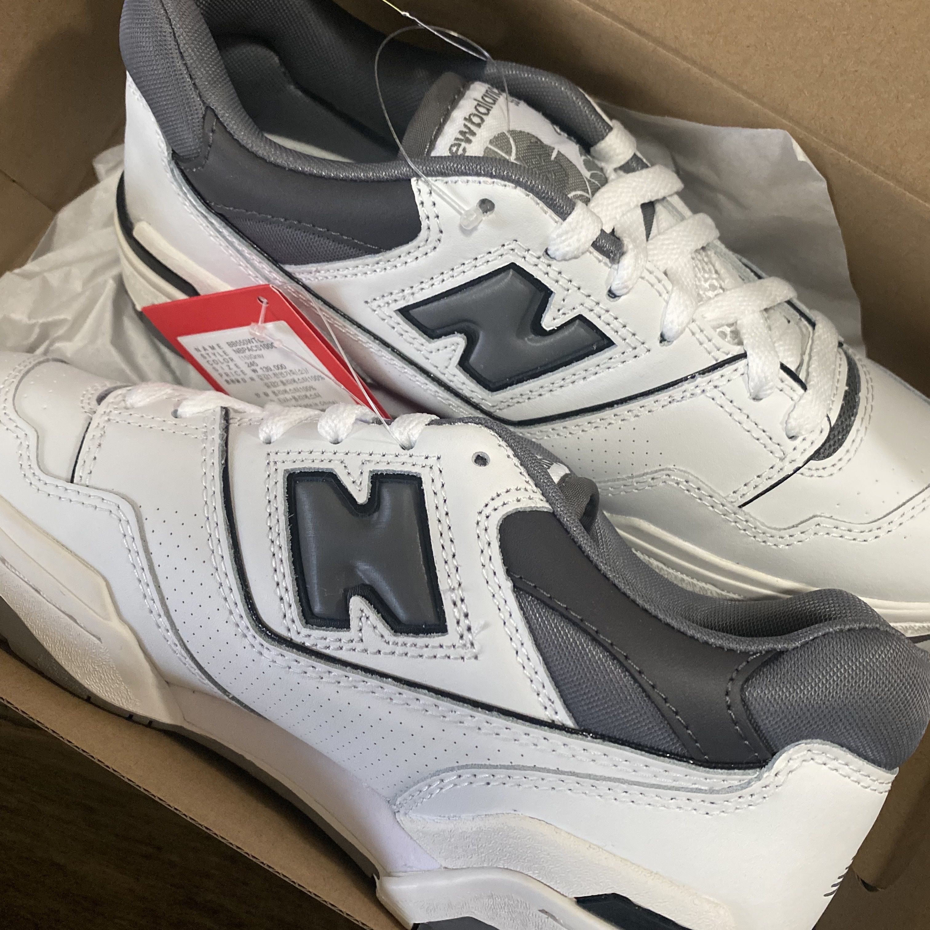 New Balance 550 White Grey Dark Grey - 2E Wide 착용 스타일