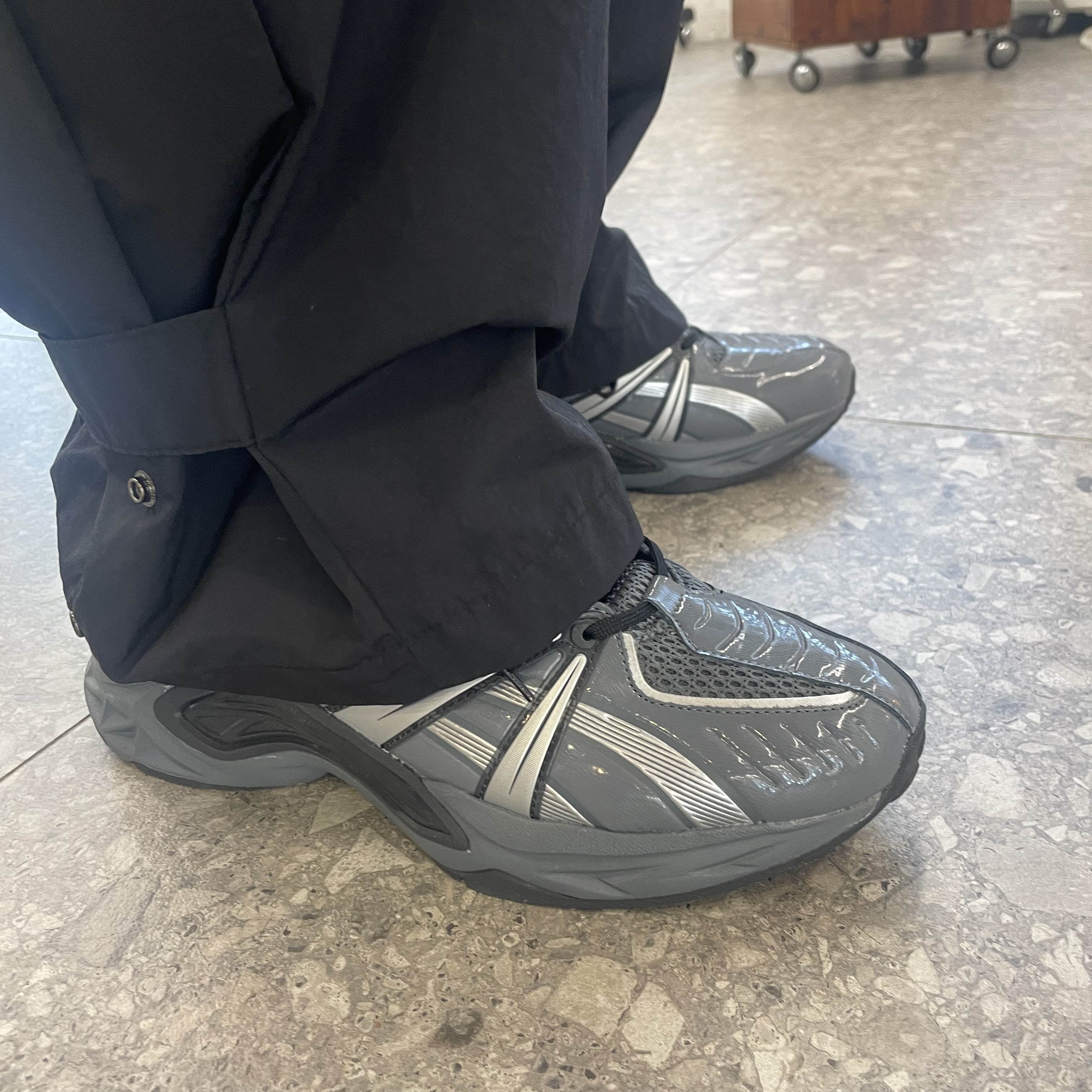 Asics HN2-S Protoblast Steel Grey 착용 스타일