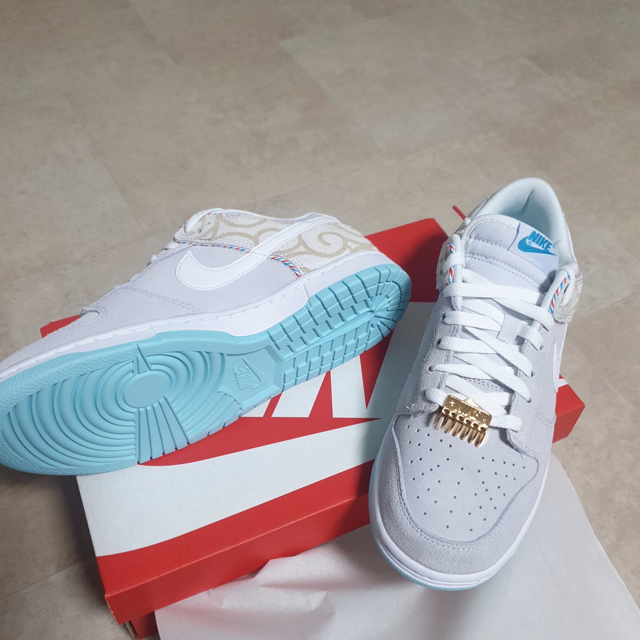 Nike Dunk Low Retro SE Barber Shop Grey 착용 스타일