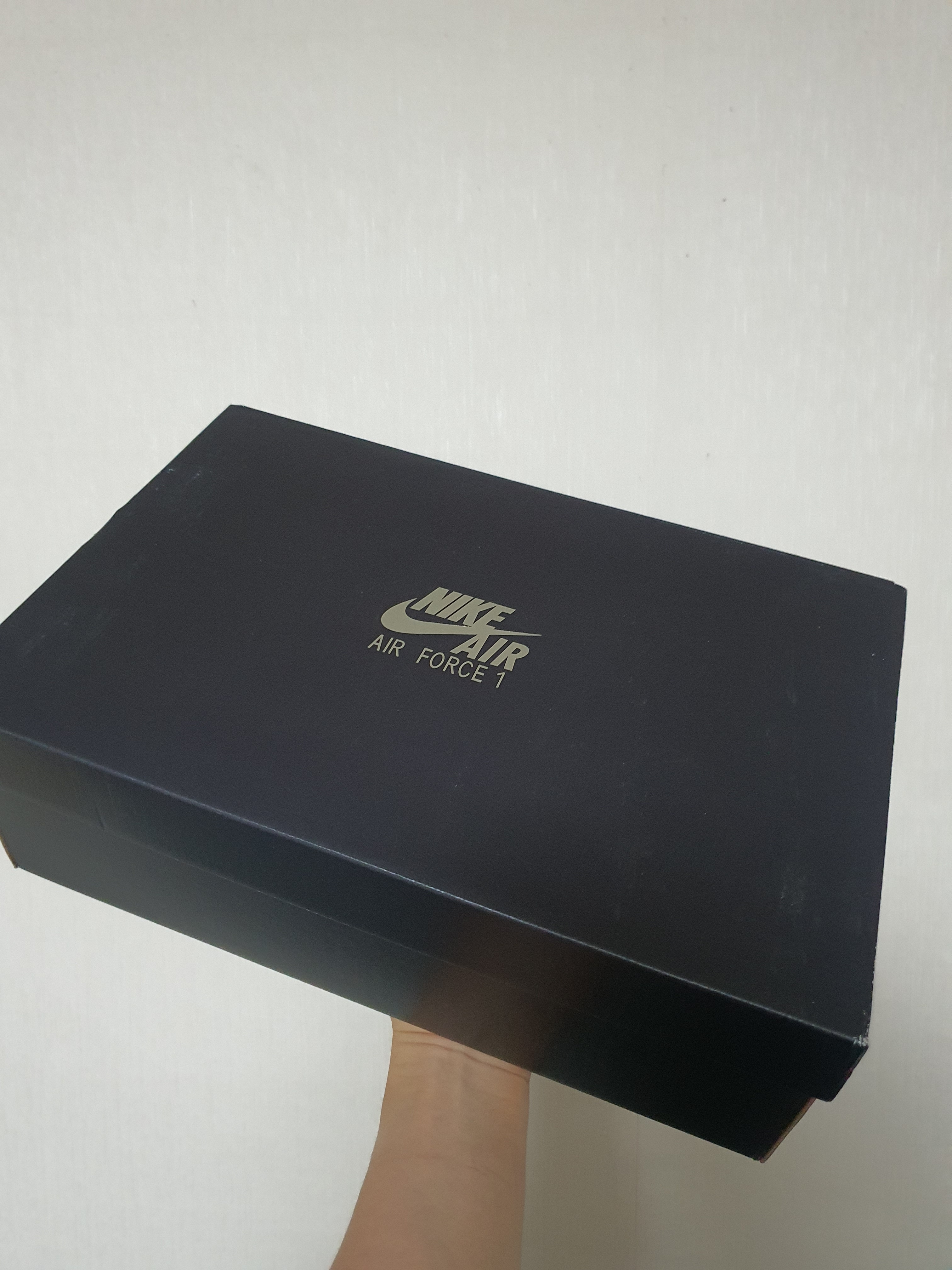 Nike Air Force 1 Mid QS University Red and Midnight Navy 착용 스타일 - 1