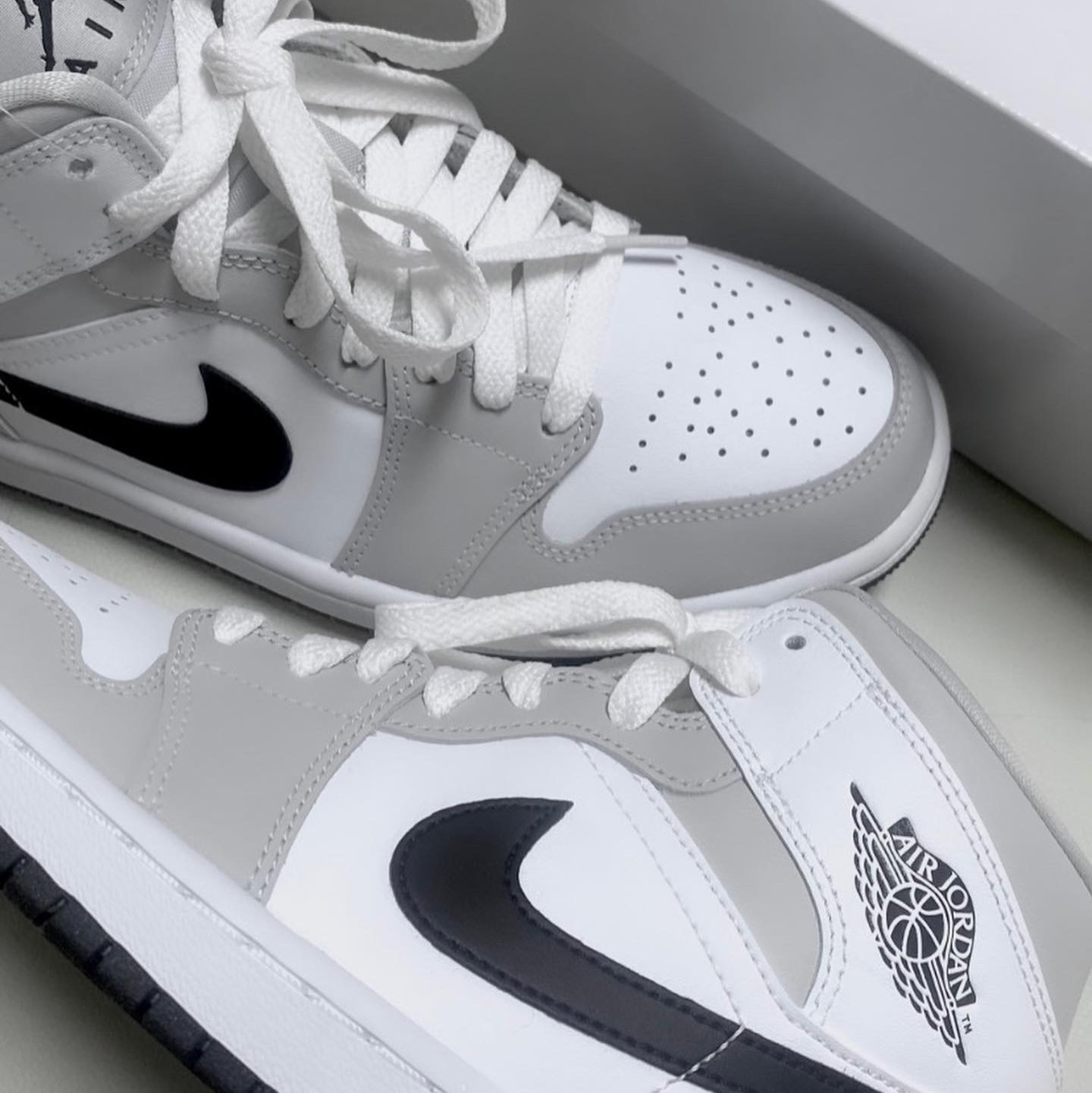 (W) Jordan 1 Mid Grey Fog 착용 스타일