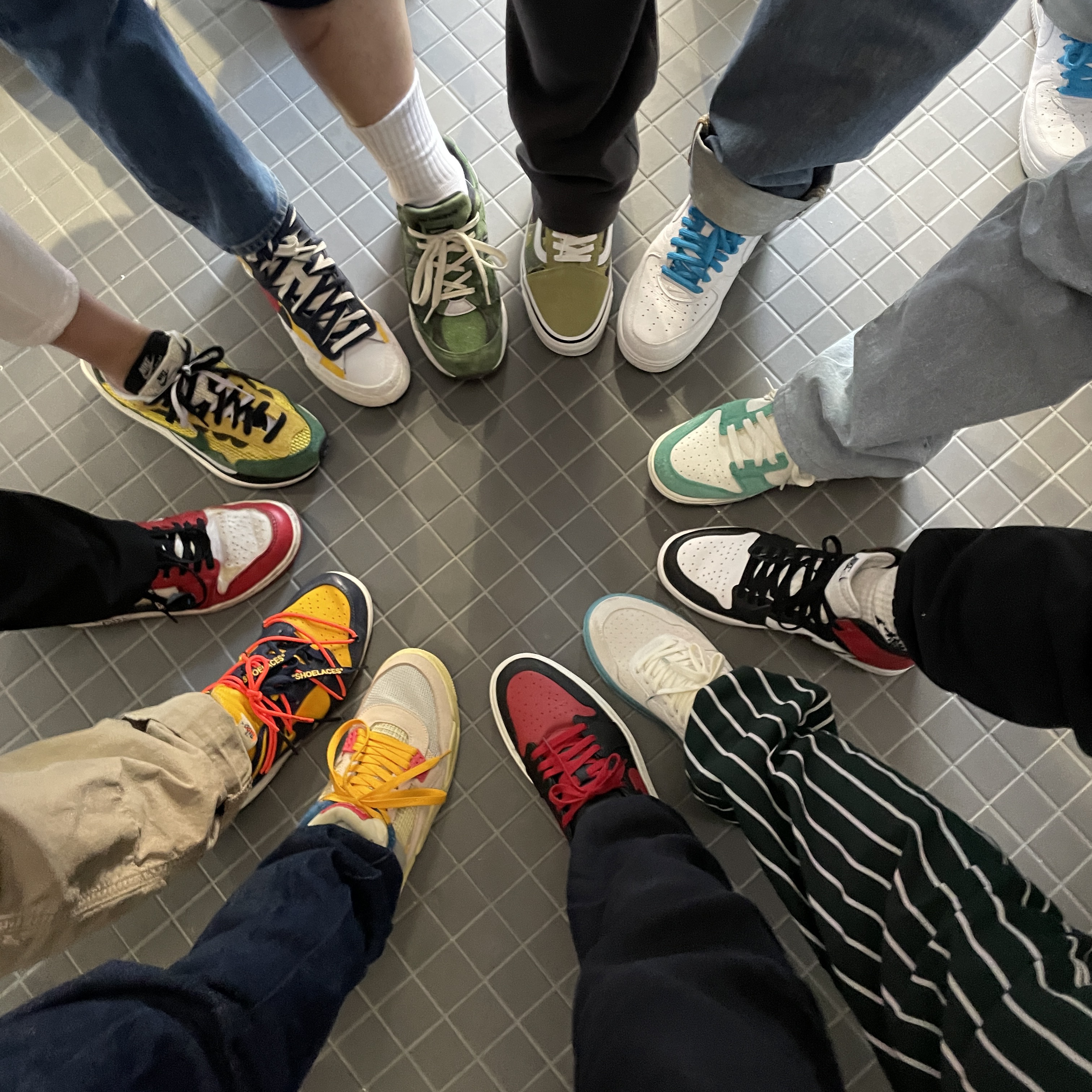 Jordan 1 x Off-White Retro High Chicago The Ten, Jordan 4 x Union Retro Guava Ice 착용 스타일