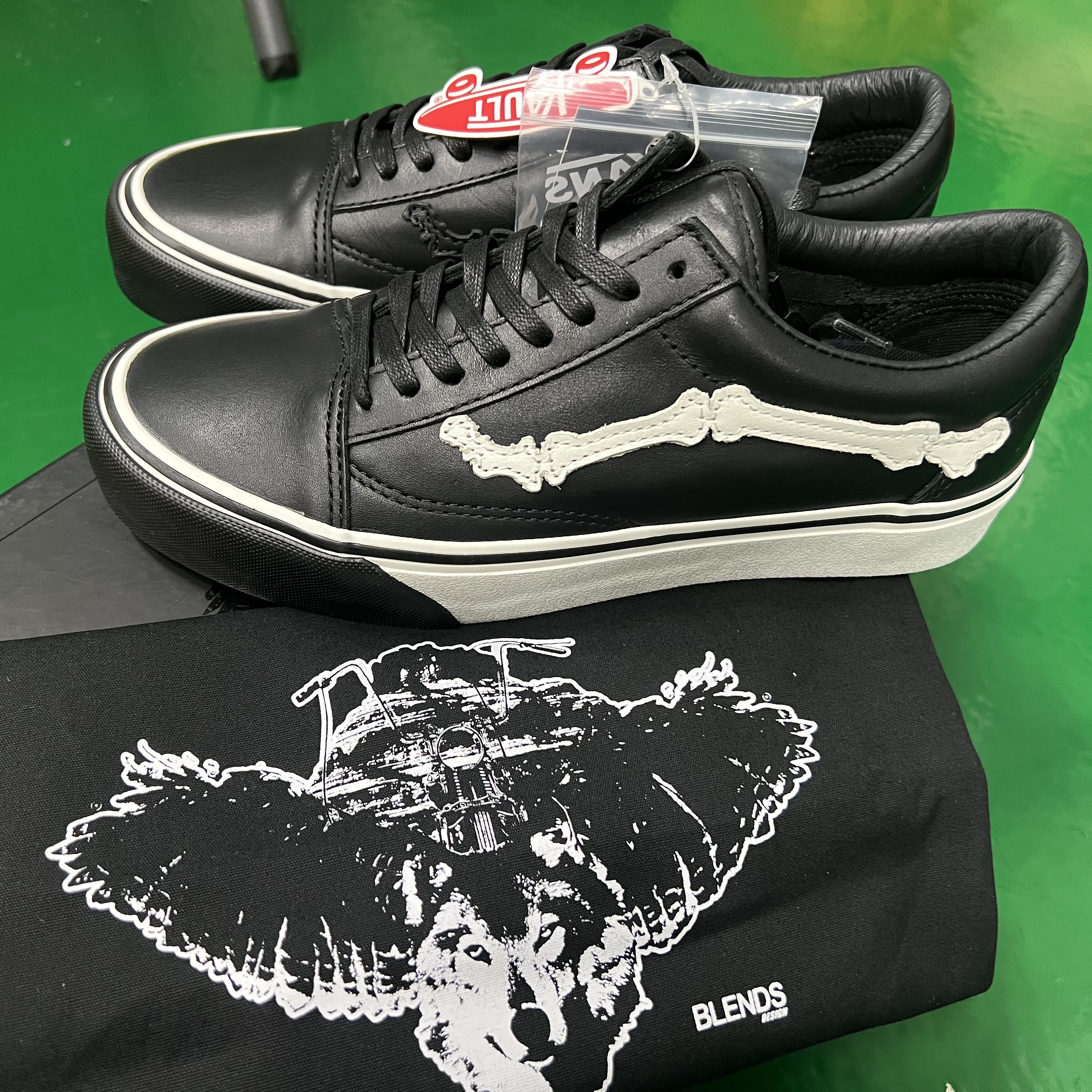 Vans Vault x Blends Old Skool VLT LX Black 착용 스타일