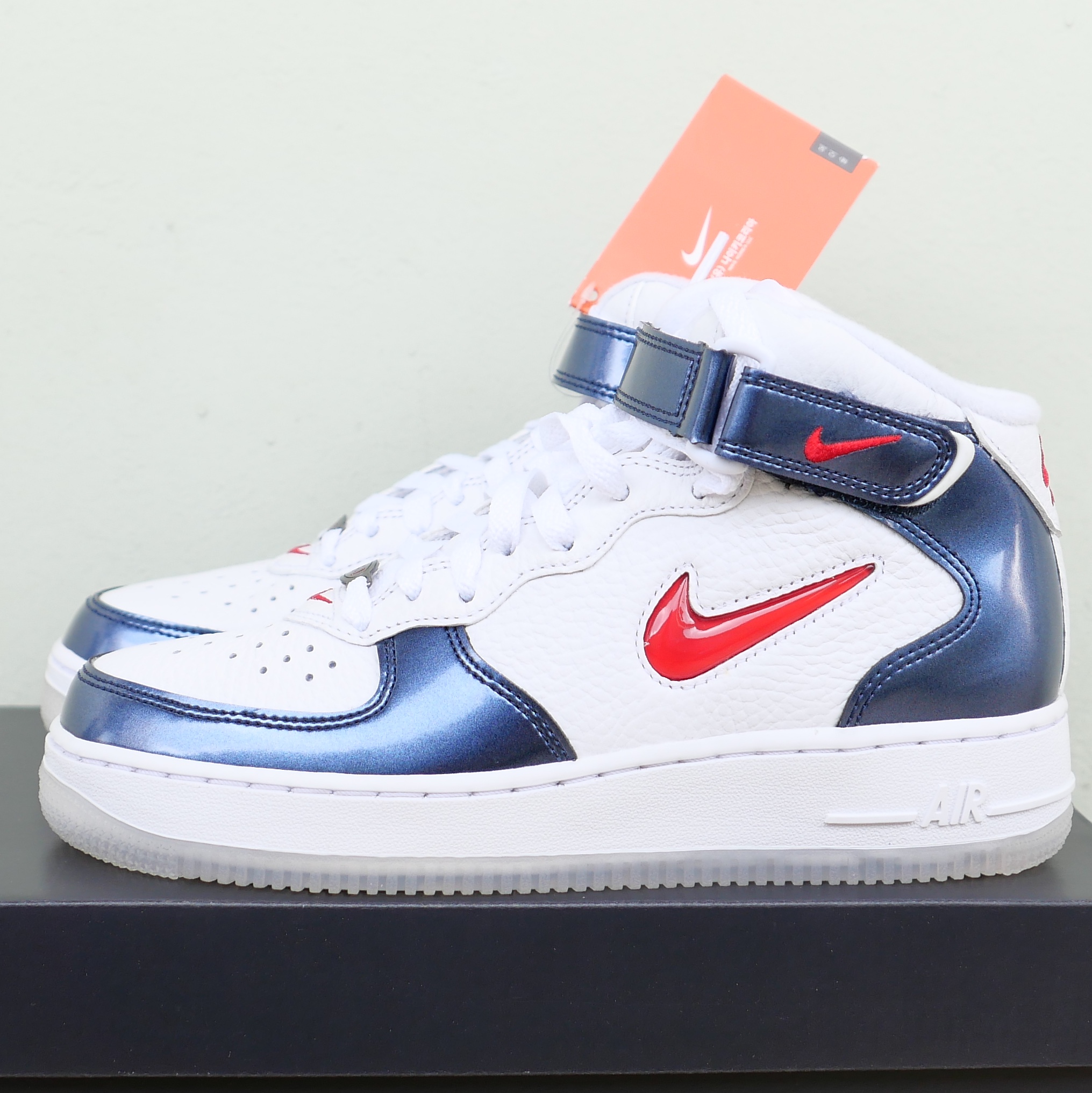 Porter x Doraemon 2Way Tote Bag Navy, Nike Air Force 1 Mid QS University Red and Midnight Navy 착용 스타일 - 2