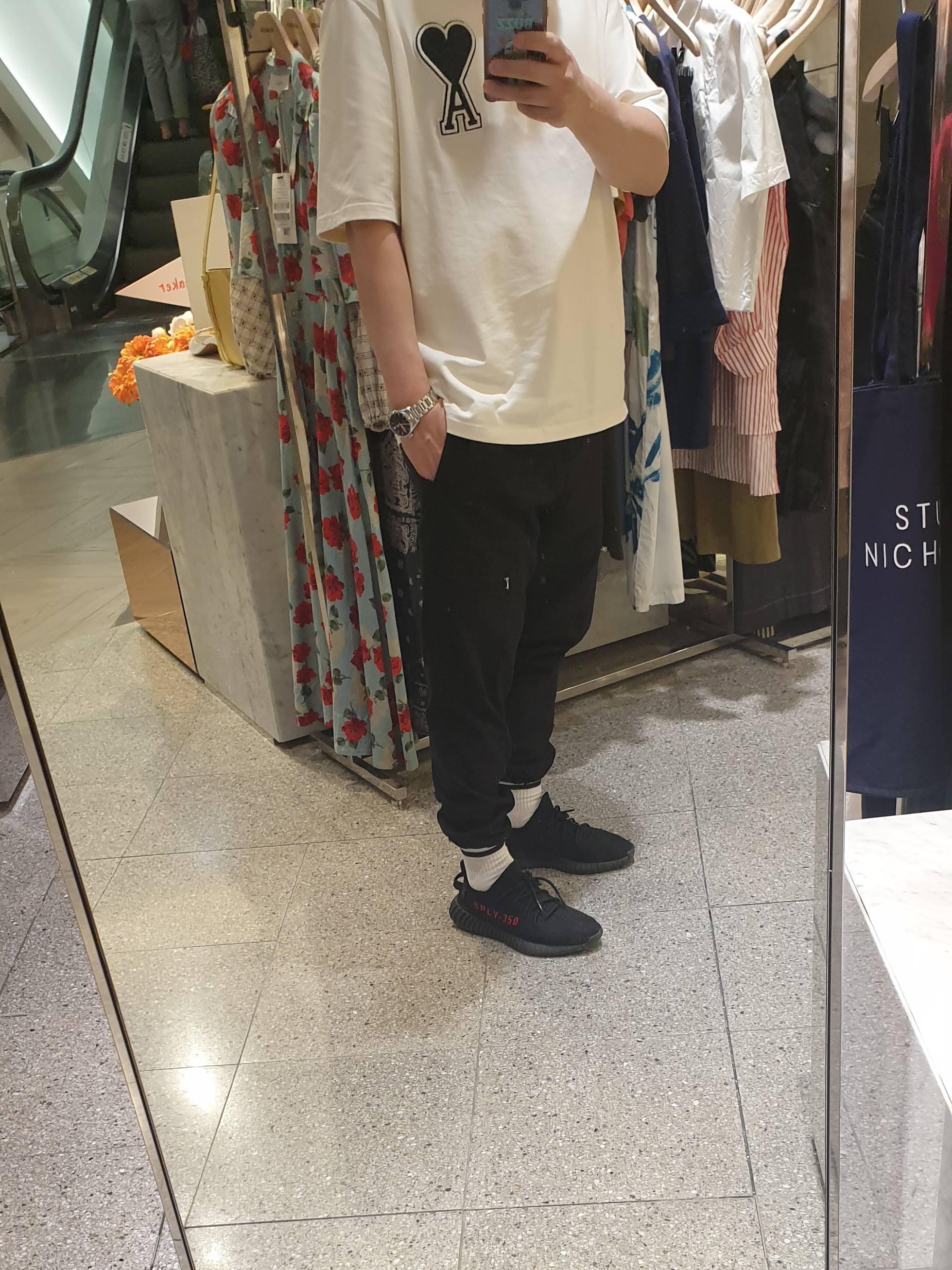 Adidas Yeezy Boost 350 V2 Black Red 2020 착용 스타일
