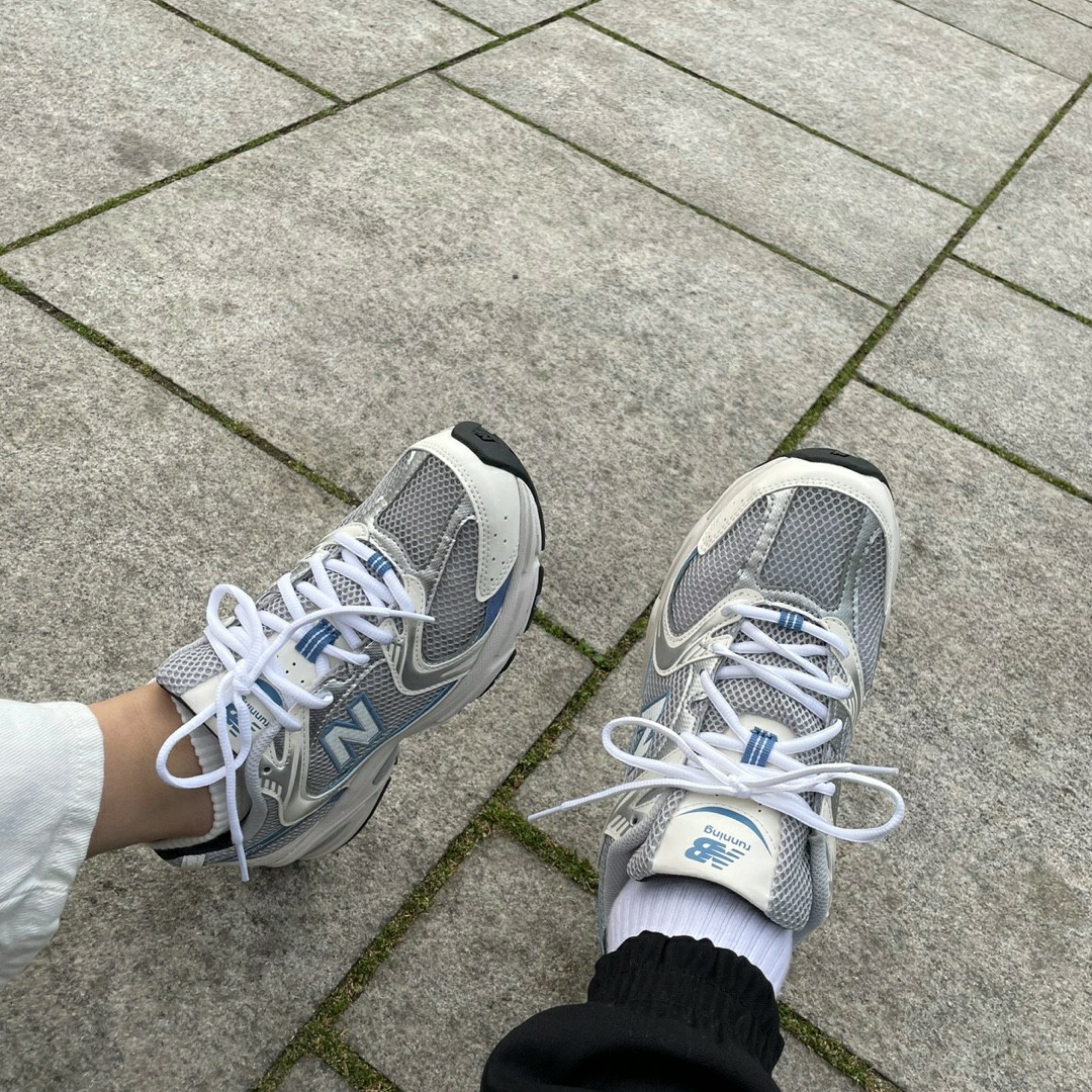New Balance 530 Steel Blue 착용 스타일 - 2