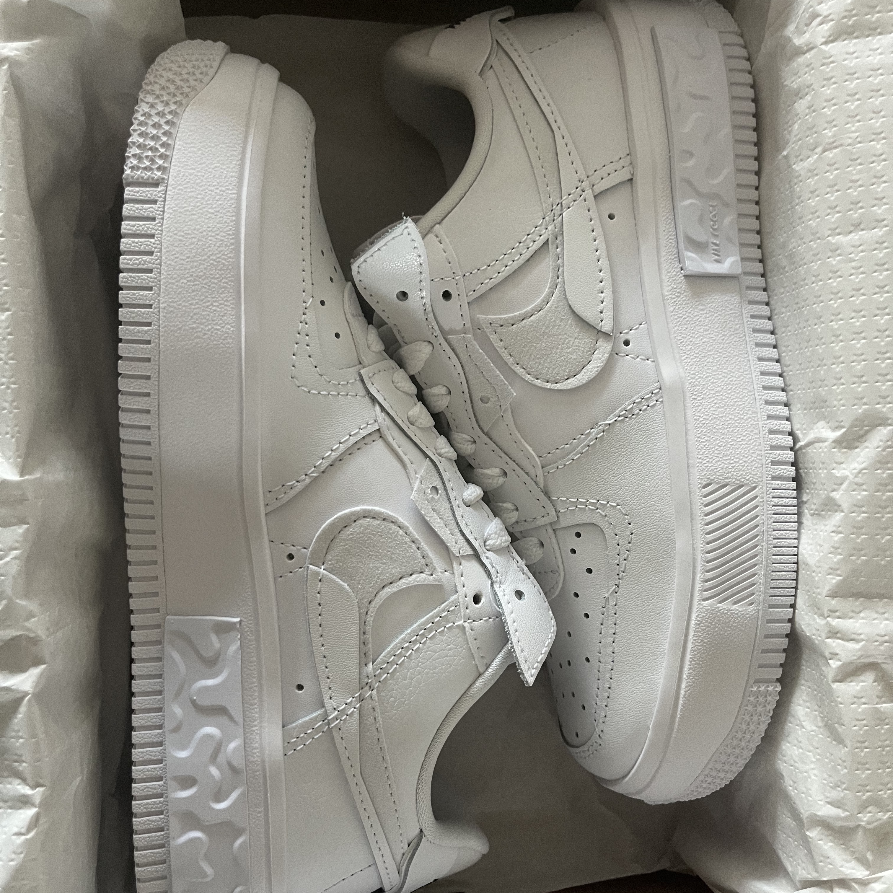 (W) Nike Air Force 1 Fontanka White 착용 스타일 - 1