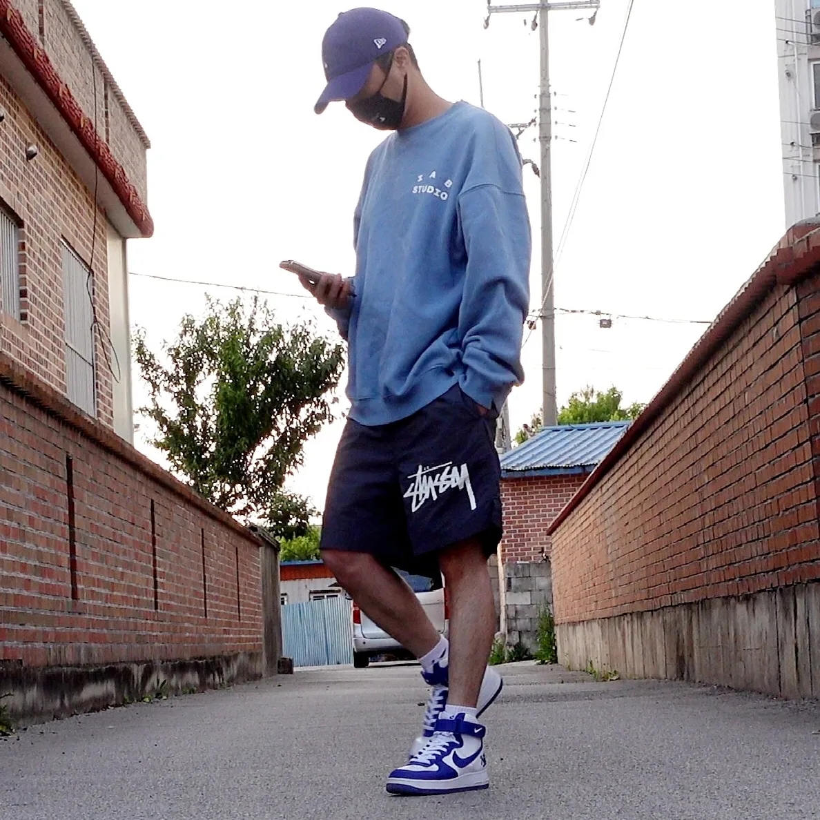 IAB Studio Crewneck Sky Blue, Nike x Stussy Water Shorts Off Noir 착용 스타일