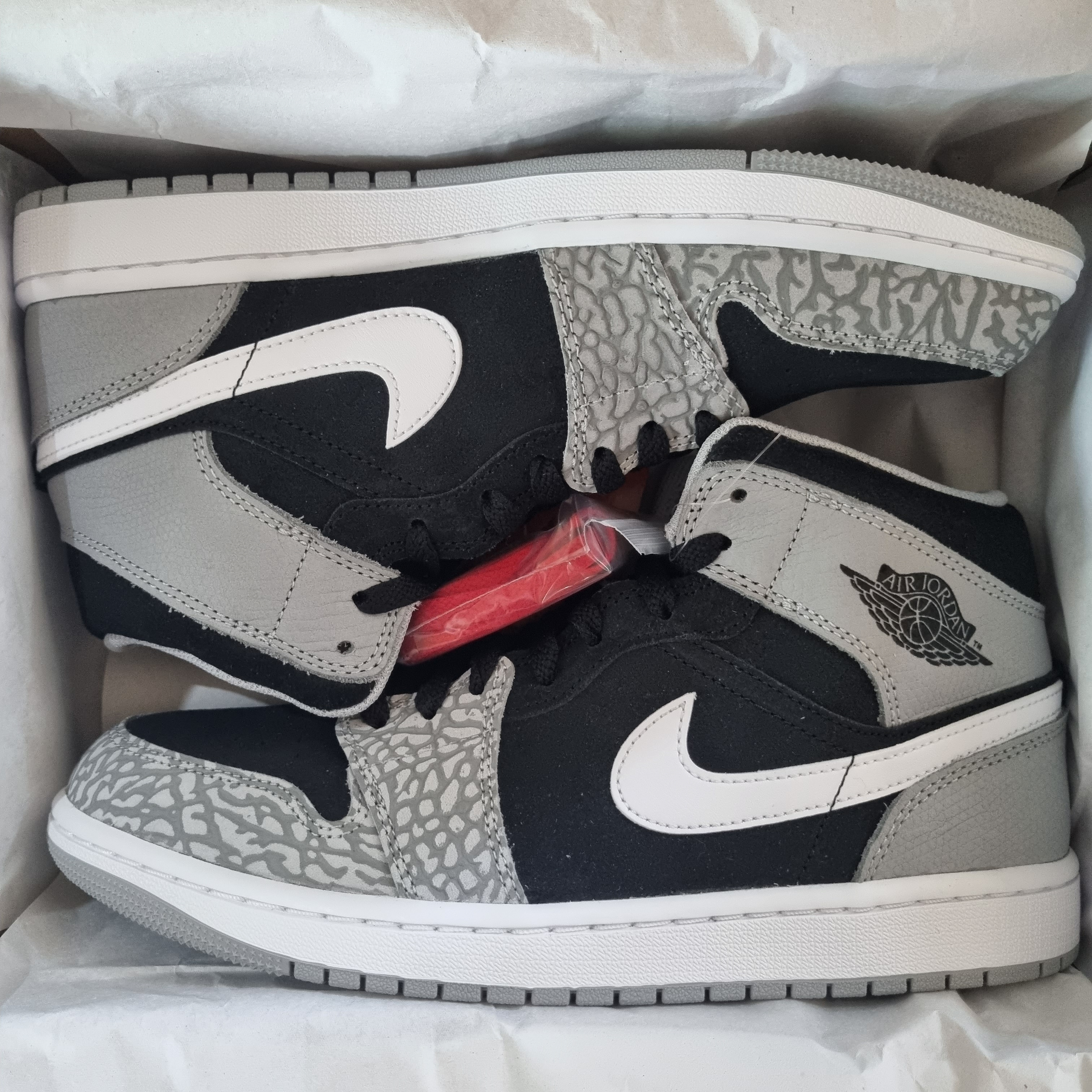 Jordan 1 Mid Elephant Toe 착용 스타일