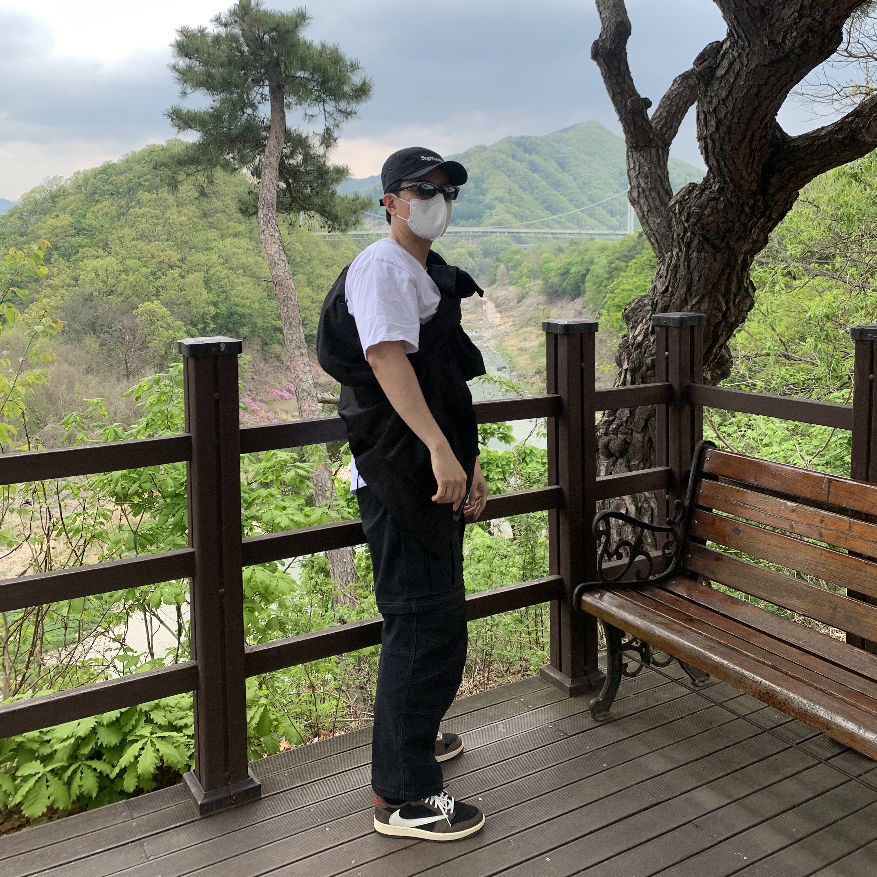 Jordan 1 x Travis Scott Retro Low OG SP Mocha, Nike ACG Smith Summit Cargo Pants Black Summit White - Asia 착용 스타일 - 1