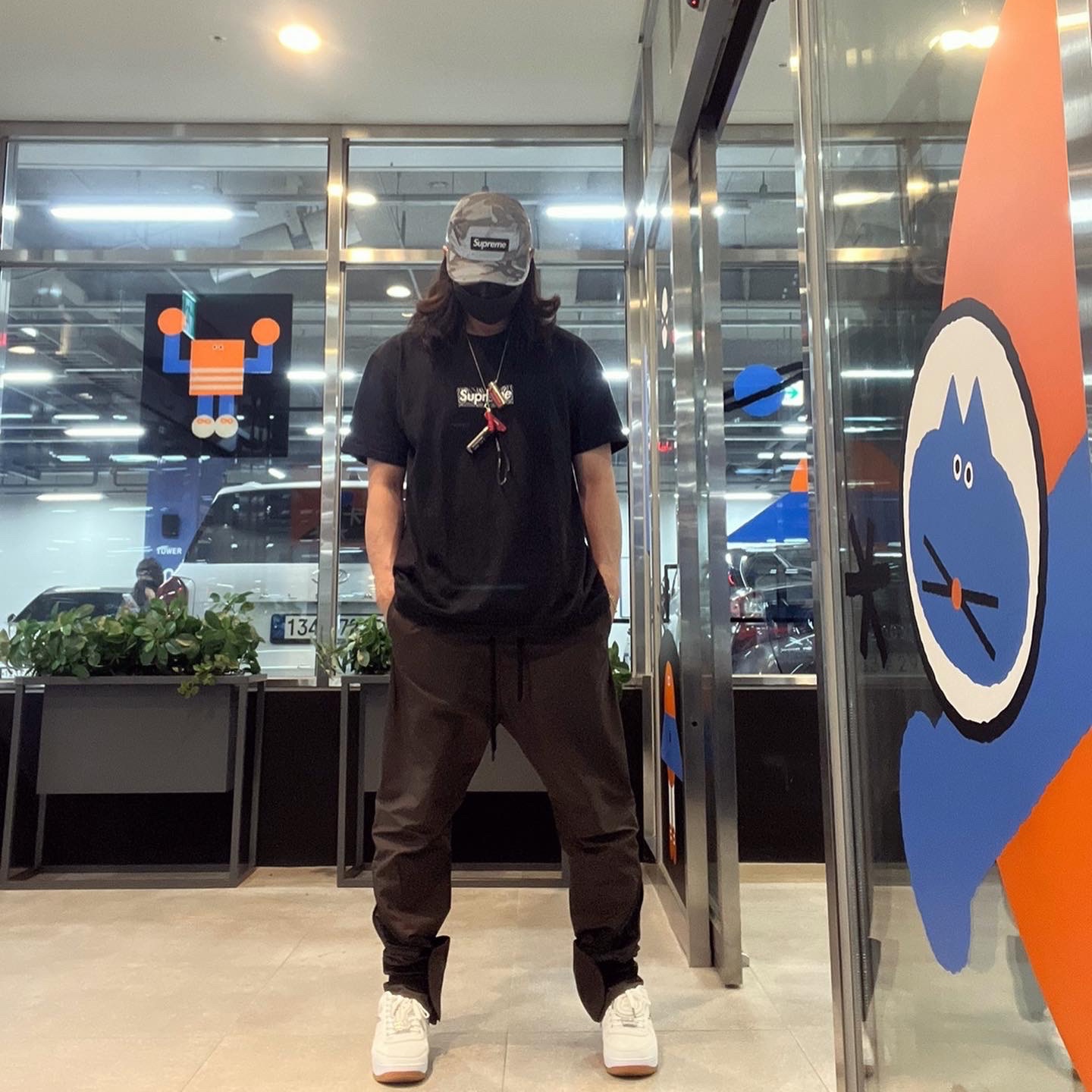 Nike x Travis Scott Air Force 1 Low White, Supreme Bandana Box Logo T-Shirt Black - 19FW 착용 스타일 - 3
