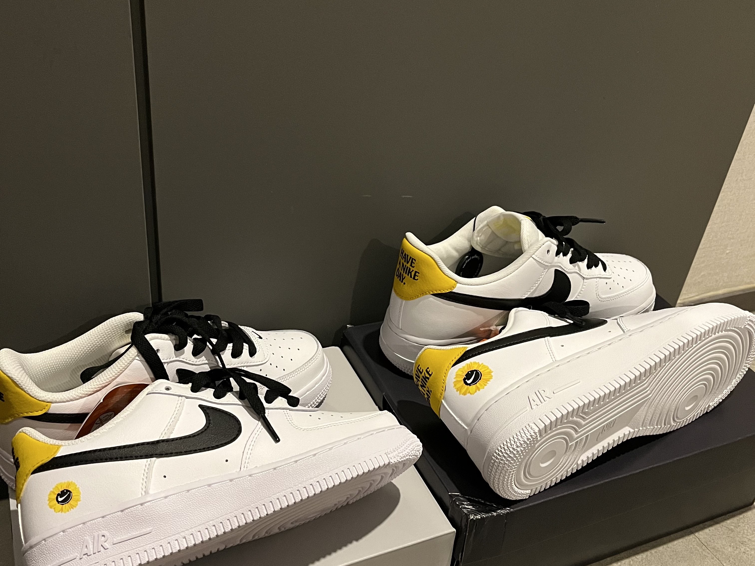 Nike Air Force 1 '07 LV8 2 Have a Nike Day, (GS) Nike Air Force 1 LV8 Have a Nike Day 착용 스타일 - 2