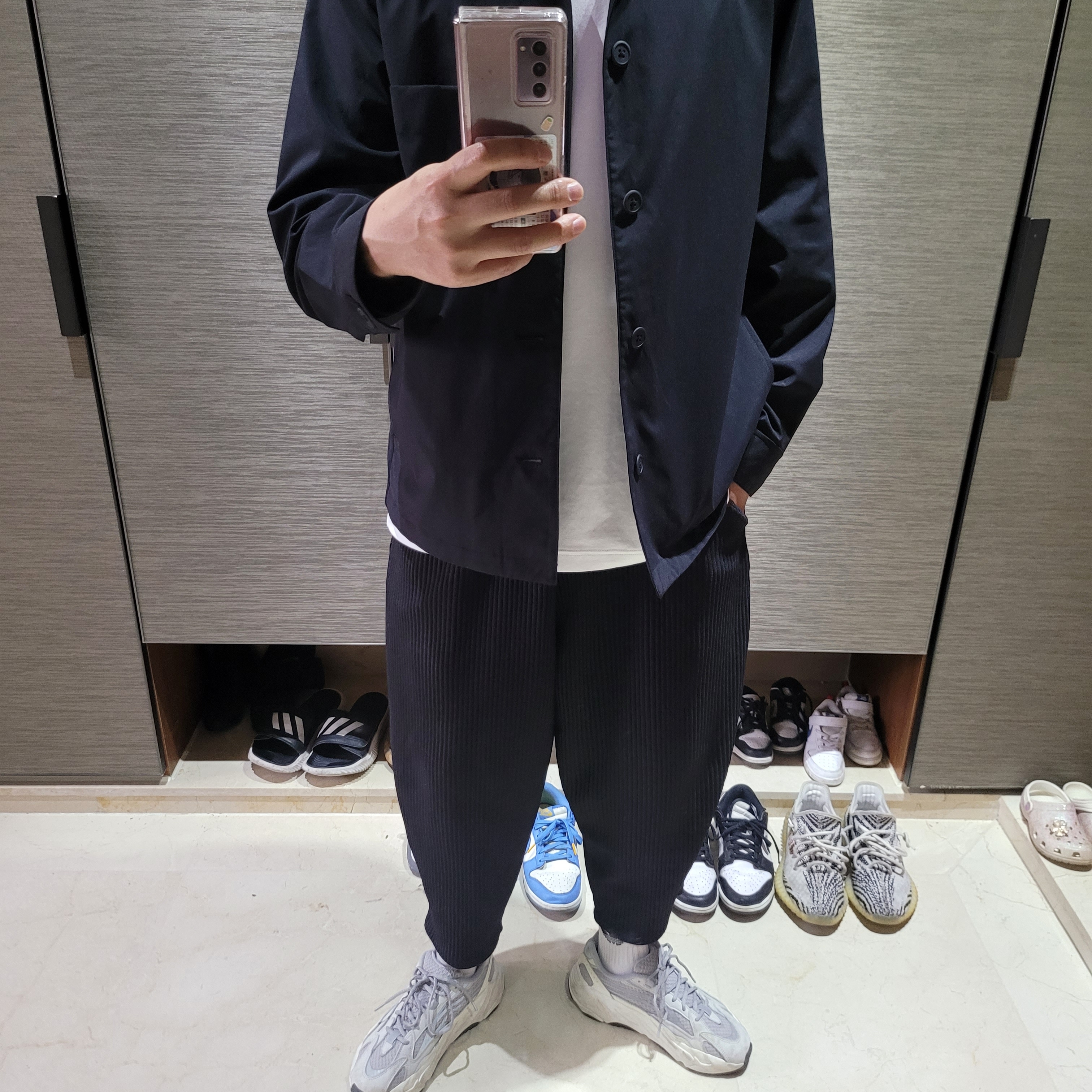 Adidas Yeezy Boost 700 V2 Static 2018 착용 스타일 - 2