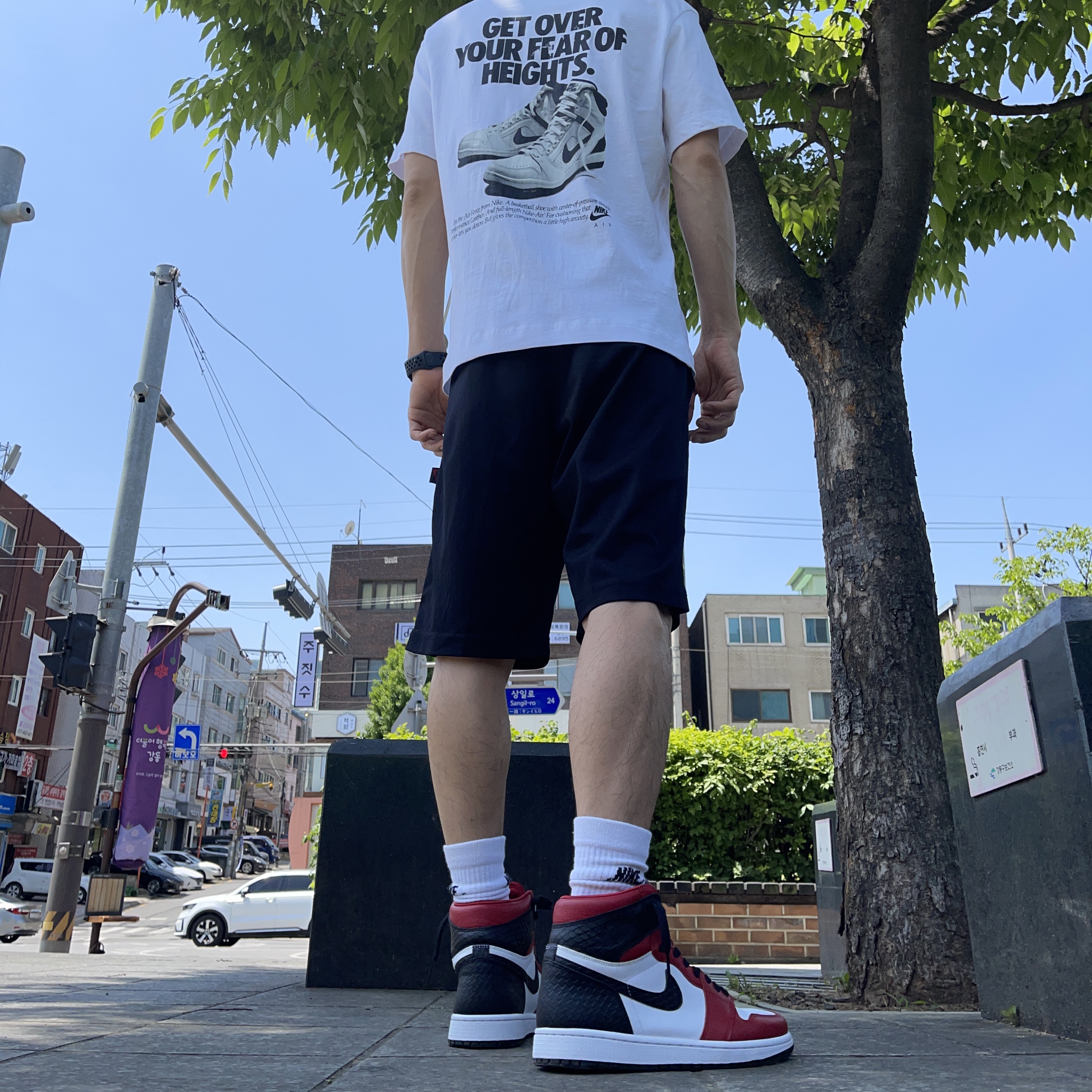 (W) Jordan 1 Retro High Satin Red 착용 스타일 - 1