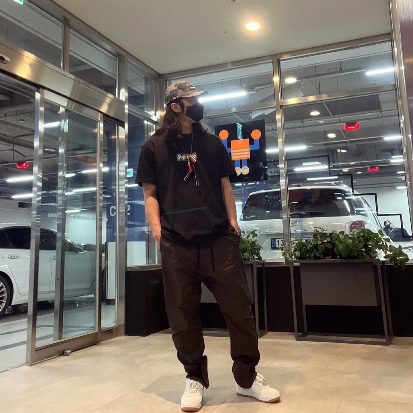 Nike x Travis Scott Air Force 1 Low White, Supreme Bandana Box Logo T-Shirt Black - 19FW 착용 스타일 - 4