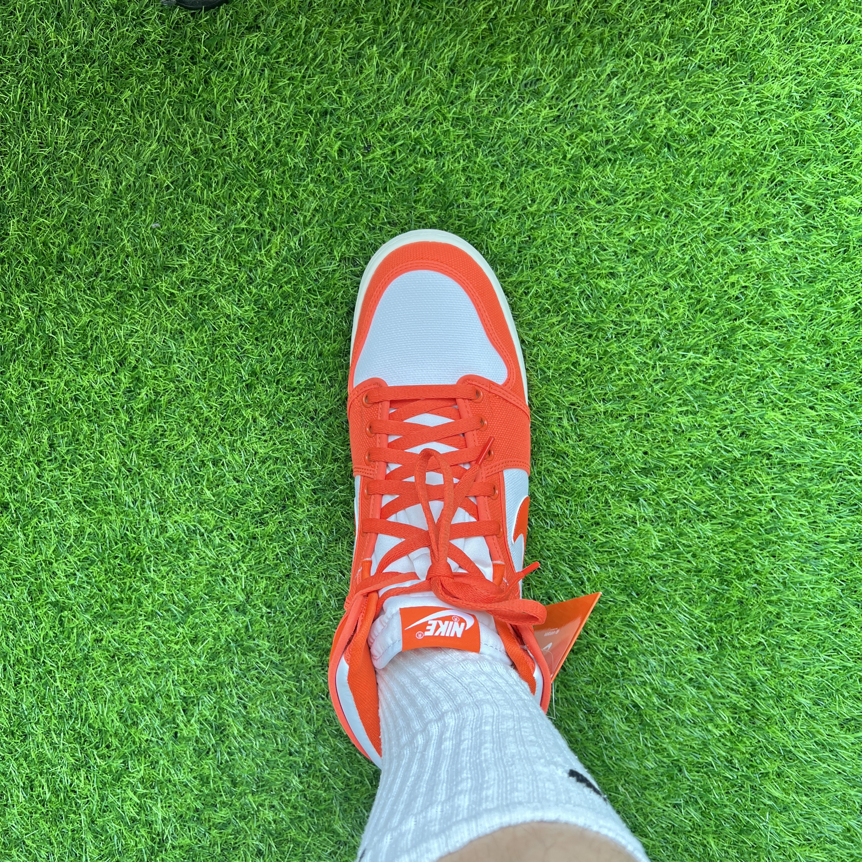 Jordan 1 KO Rush Orange 착용 스타일 - 1