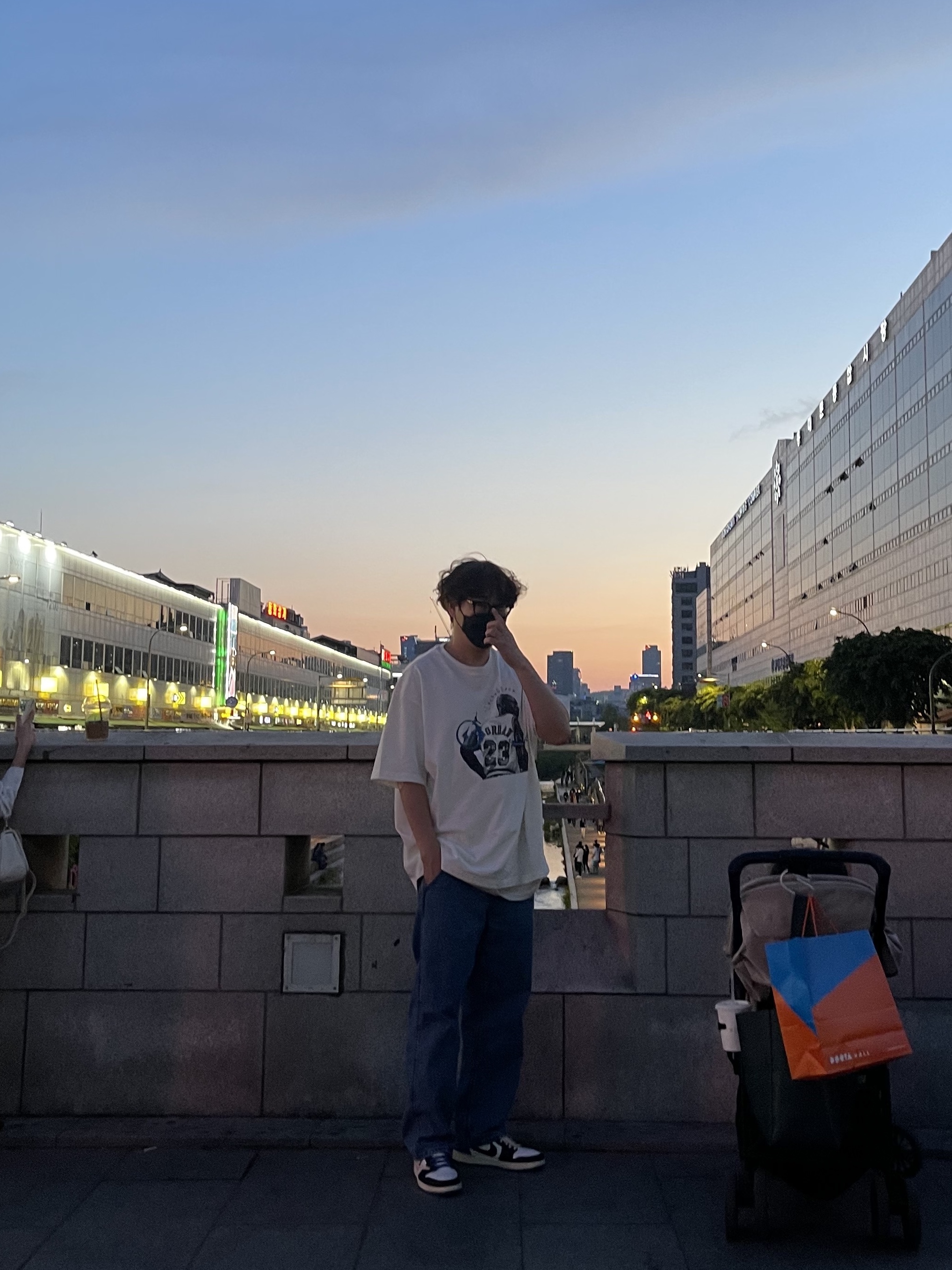 Jordan 1 x Travis Scott x Fragment Retro Low OG SP Military Blue, Jordan x Travis Scott x Fragment T-Shirt Sail (DJ0619-133) 착용 스타일 - 1