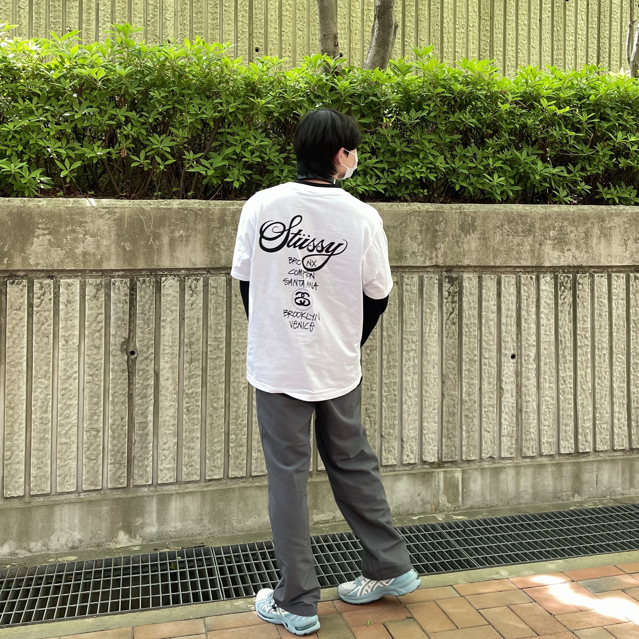 Asics Gel-Kyrios Cream Oyster Grey, Stussy World Tour T-Shirt White 착용 스타일 - 4
