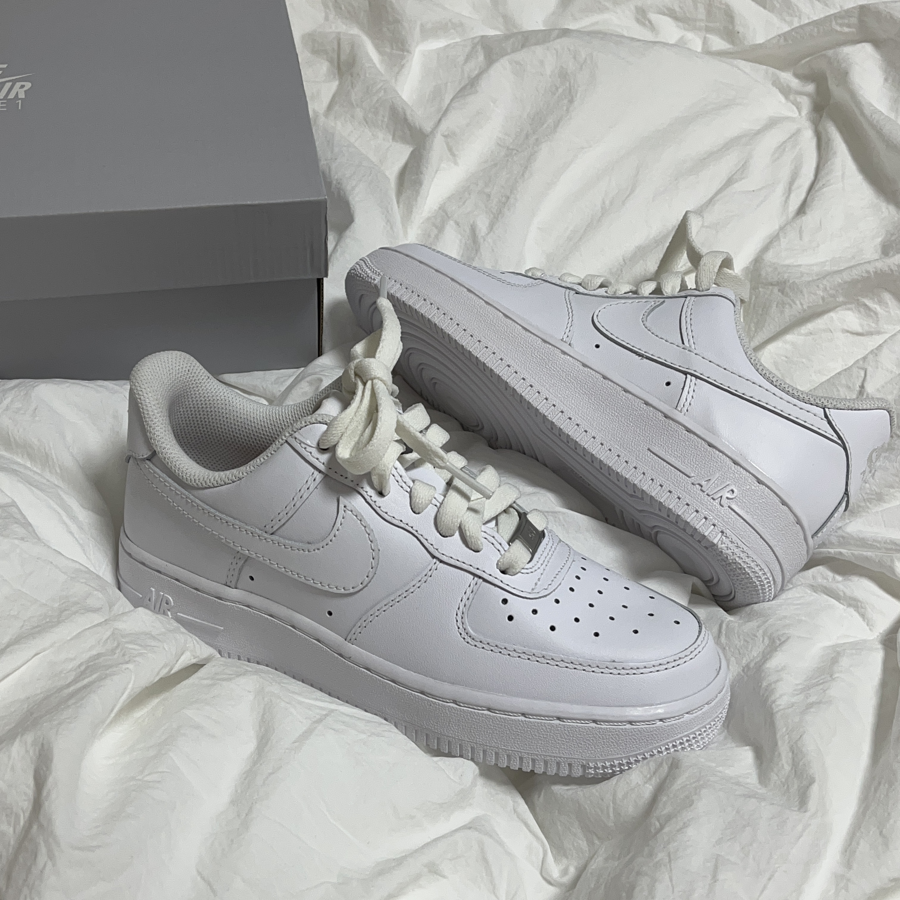 (W) Nike Air Force 1 '07 Low White, Nike Air Force 1 '07 Low White 착용 스타일 - 1