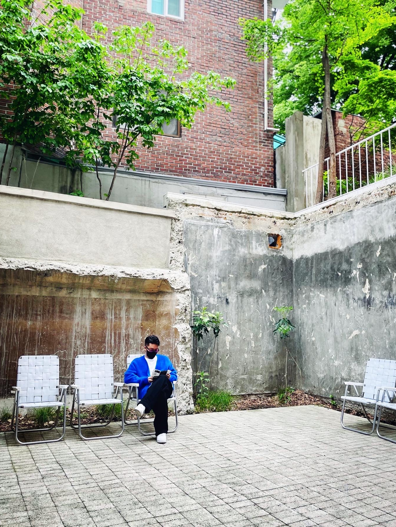 Stussy Shaggy Cardigan Royal Blue, Nike x Supreme Air Force 1 Low White 착용 스타일 - 3