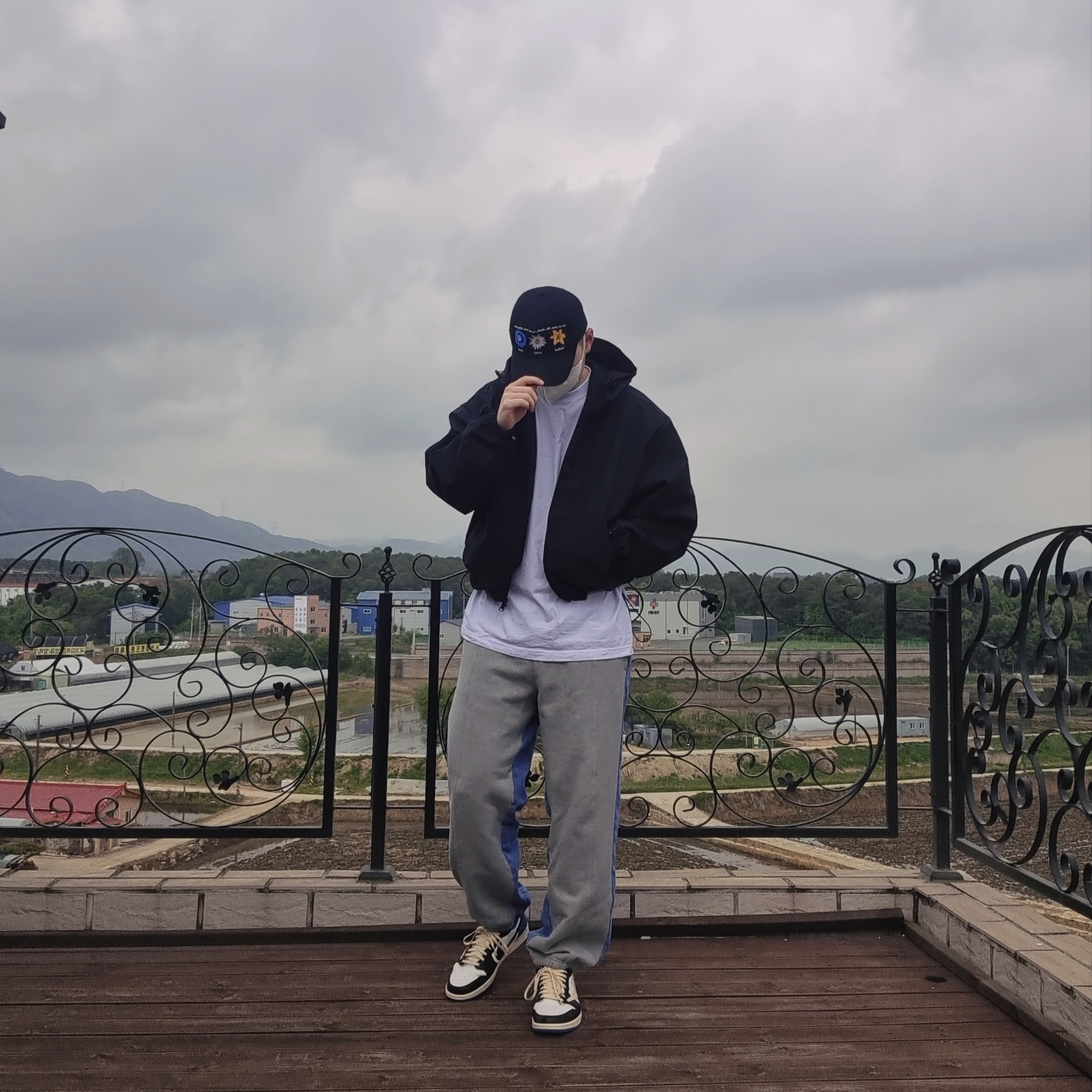 Jordan 1 x Travis Scott x Fragment Retro Low OG SP Military Blue 착용 스타일 - 5