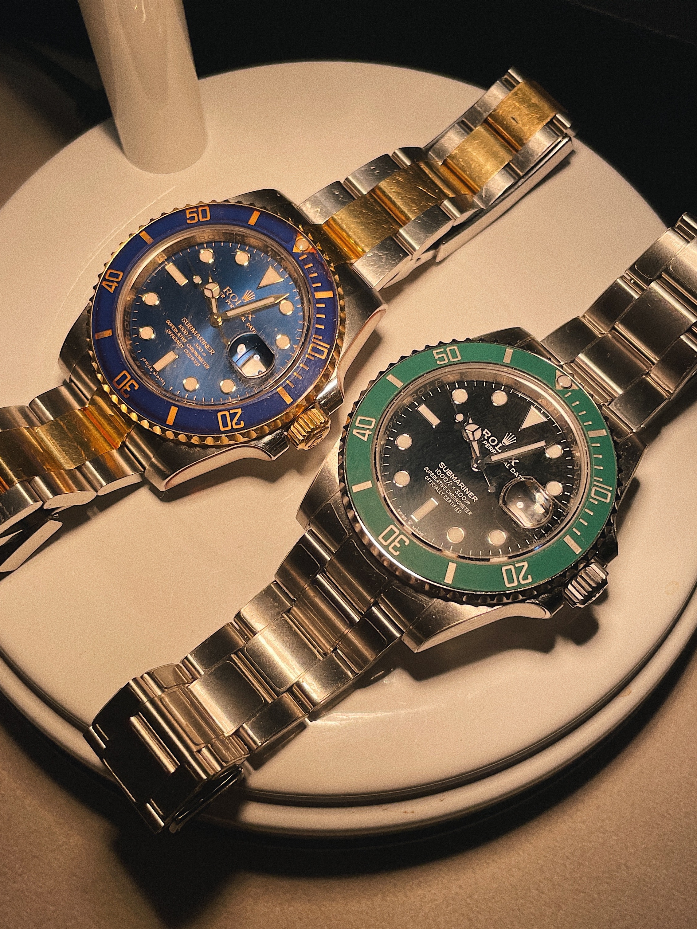 Rolex Submariner Date 41mm 126610LV Black Oyster, Rolex Submariner Date 41mm 126613LB Royal Blue Oyster 착용 스타일 - 2