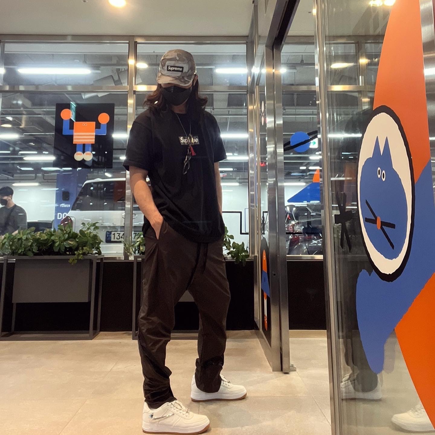 Nike x Travis Scott Air Force 1 Low White, Supreme Bandana Box Logo T-Shirt Black - 19FW 착용 스타일 - 1