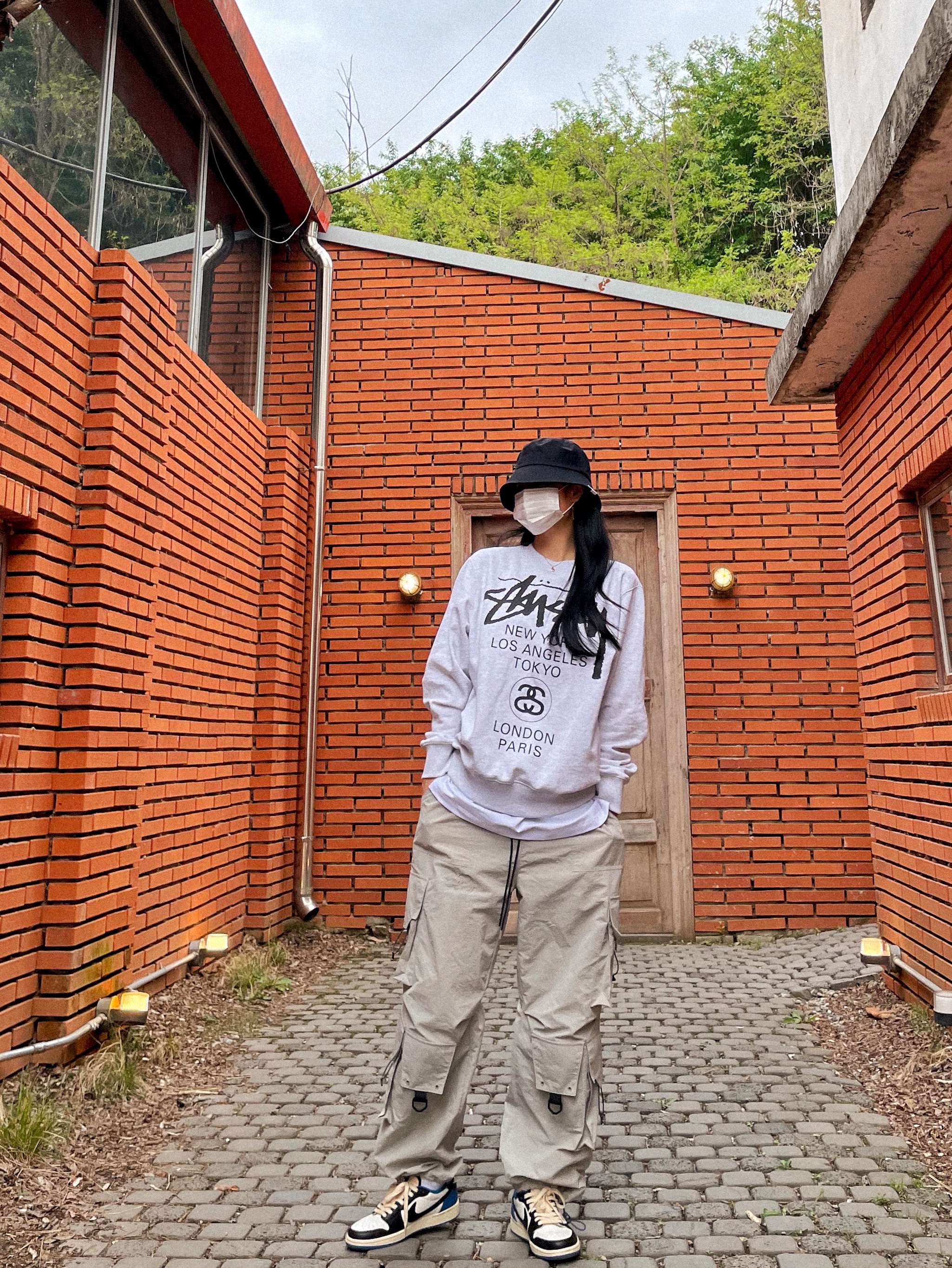 Jordan 1 x Travis Scott x Fragment Retro Low OG SP Military Blue, Stussy World Tour Crew Ash Heather 2021 착용 스타일 - 2