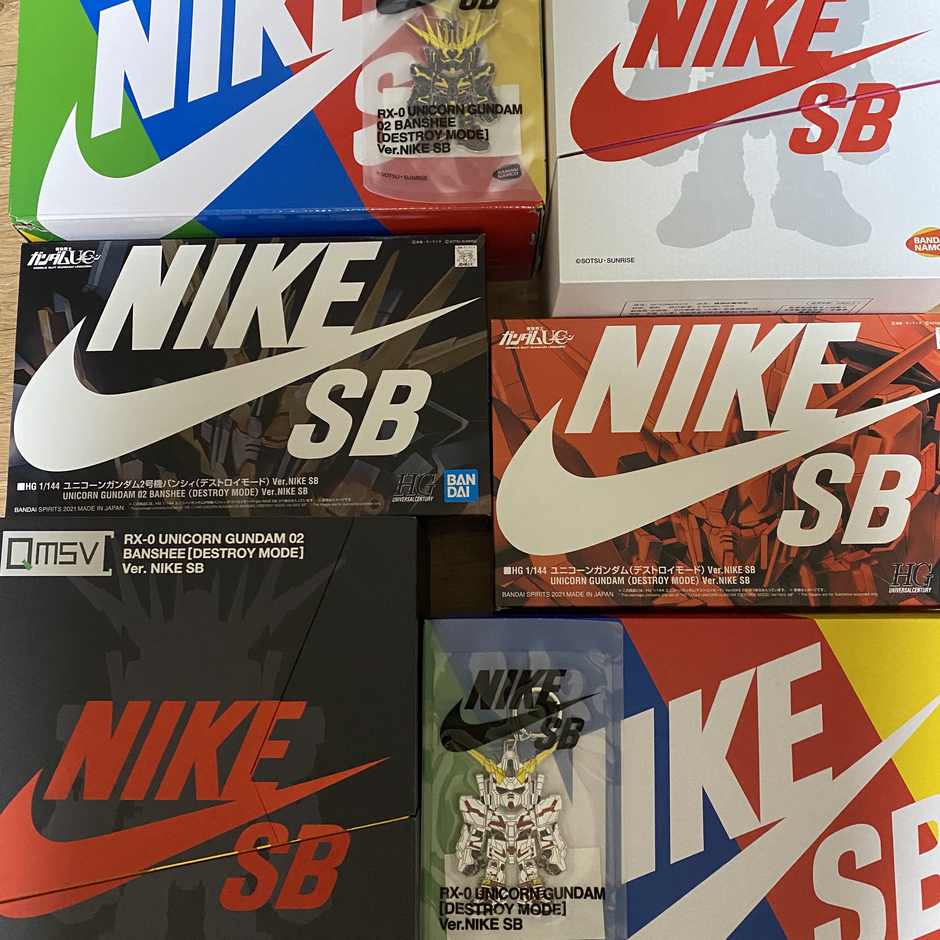 Bandai x Nike SB HG Unicorn Gundam & HG Unicorn 02 Banshee Set (Destroy Mode), Nike x Gundam SB Dunk High Pro QS Unicorn RX-0 착용 스타일 - 1