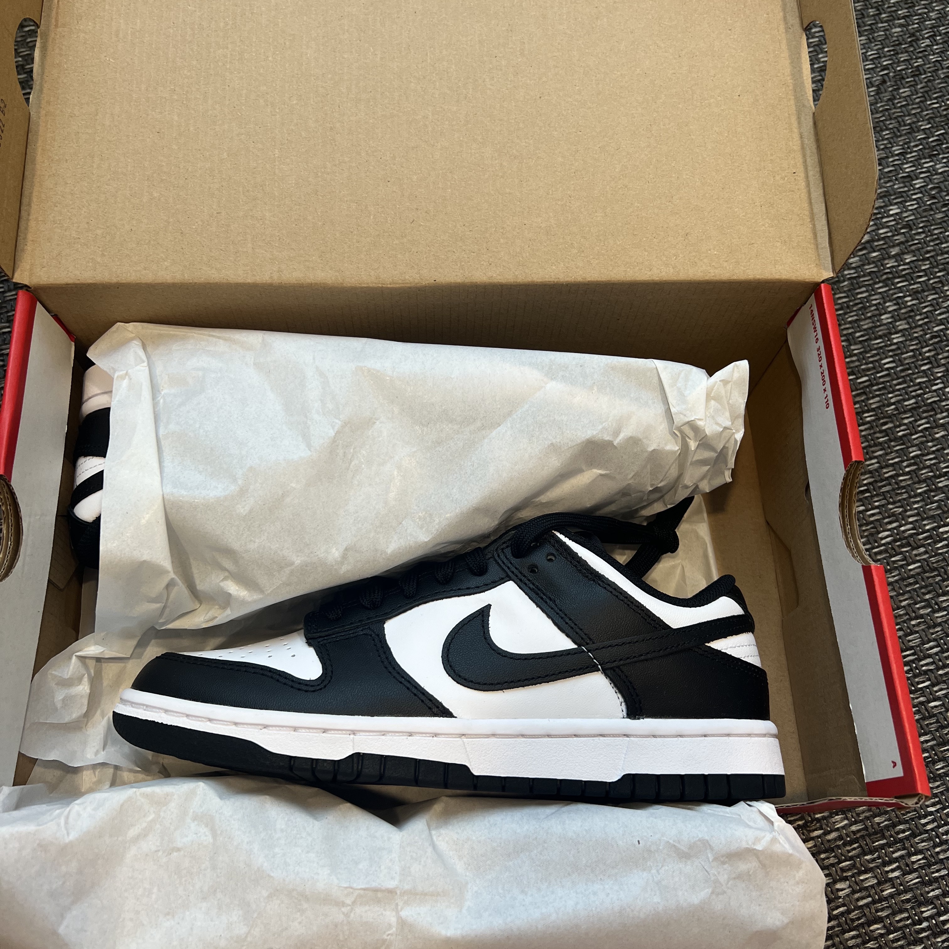 (W) Nike Dunk Low Black 착용 스타일 - 2