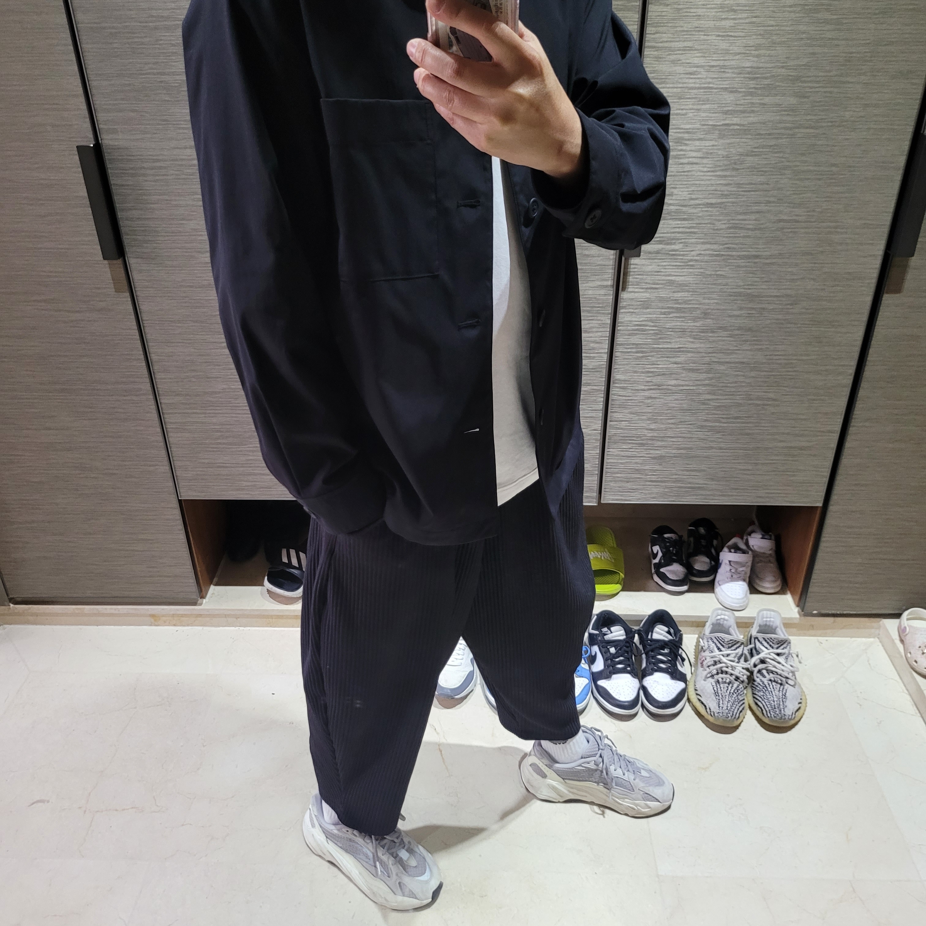 Adidas Yeezy Boost 700 V2 Static 2018 착용 스타일 - 1
