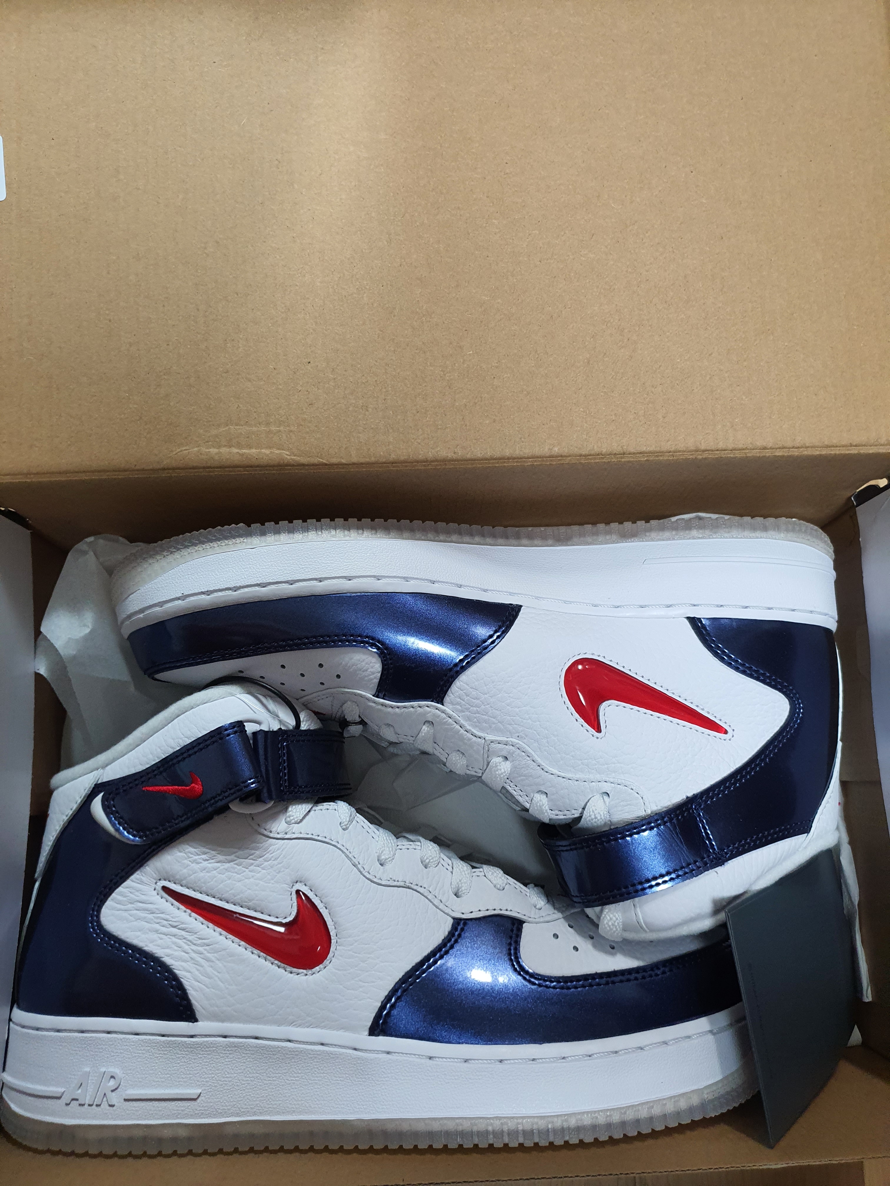 Nike Air Force 1 Mid QS University Red and Midnight Navy 착용 스타일 - 2
