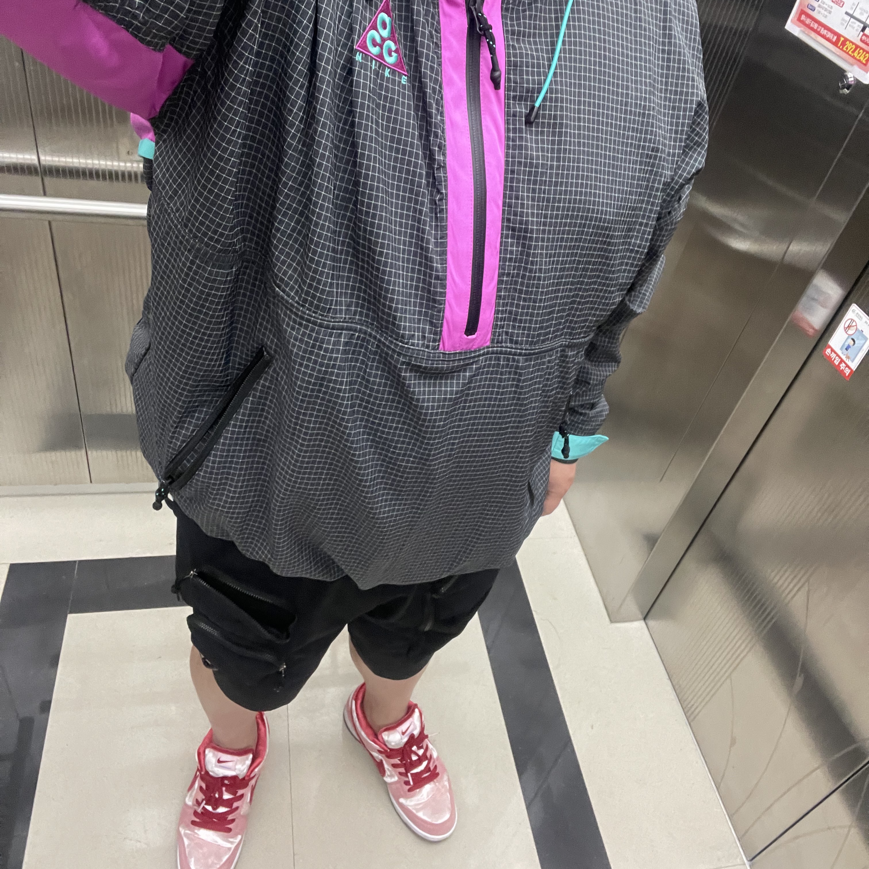 Nike x StrangeLove SB Dunk Low Pink (Regular Box), Nike ACG Cargo Shorts Black - US/EU 착용 스타일