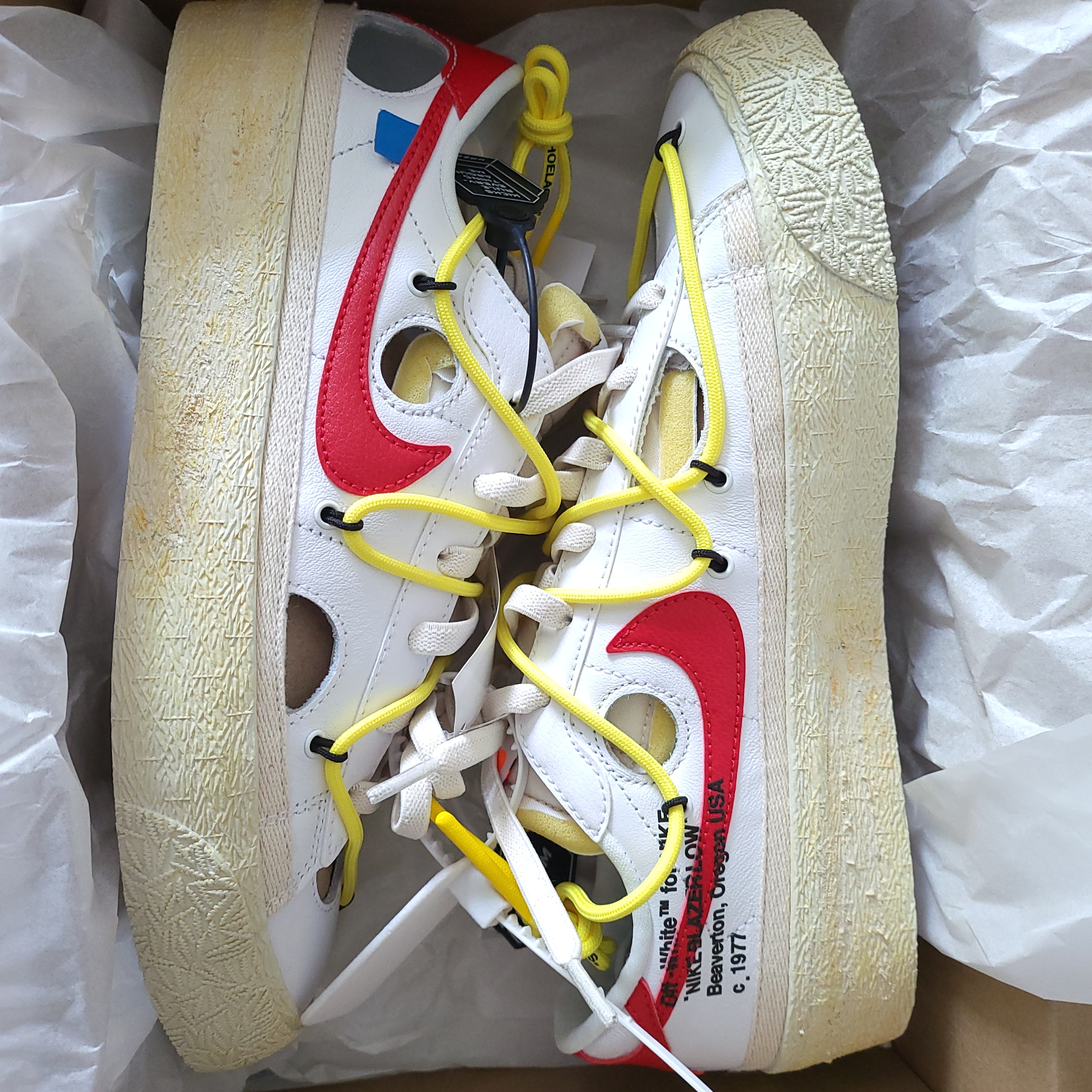 Nike x Off-White Blazer Low '77 White and University Red 착용 스타일