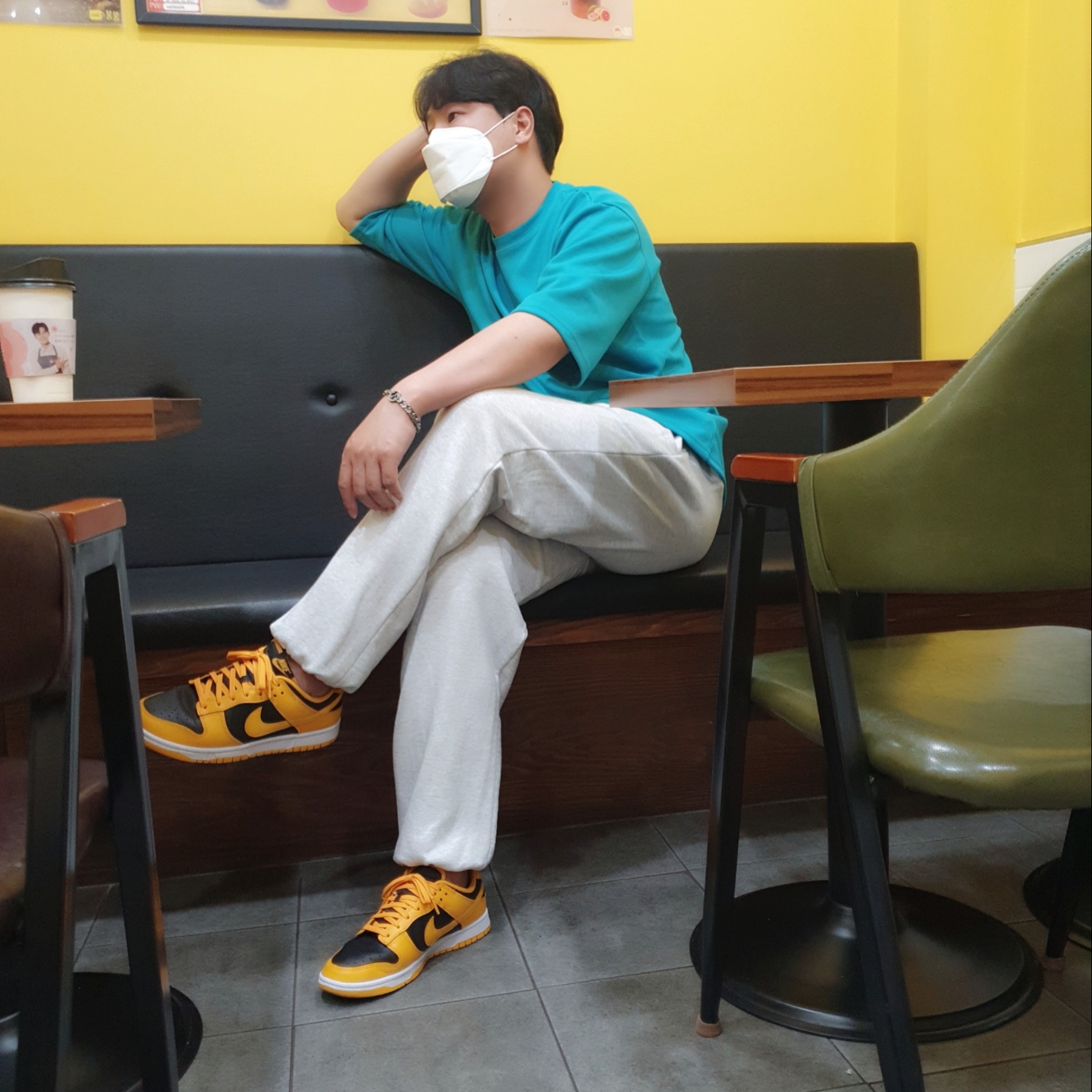 Nike Dunk Low Retro Championship Goldenrod 착용 스타일 - 1