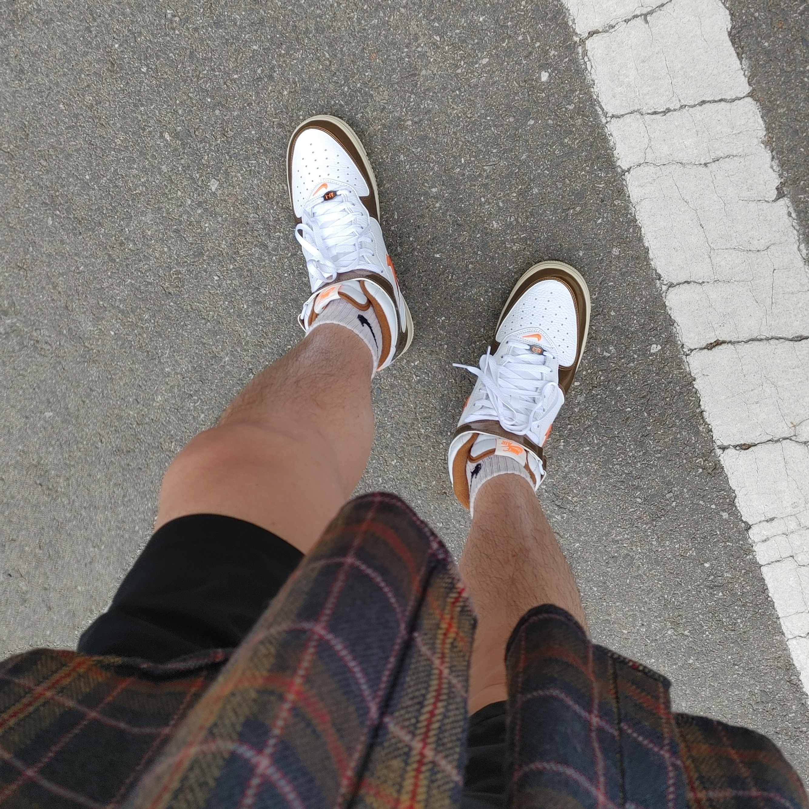 Nike Air Force 1 Mid QS Ale Brown 착용 스타일